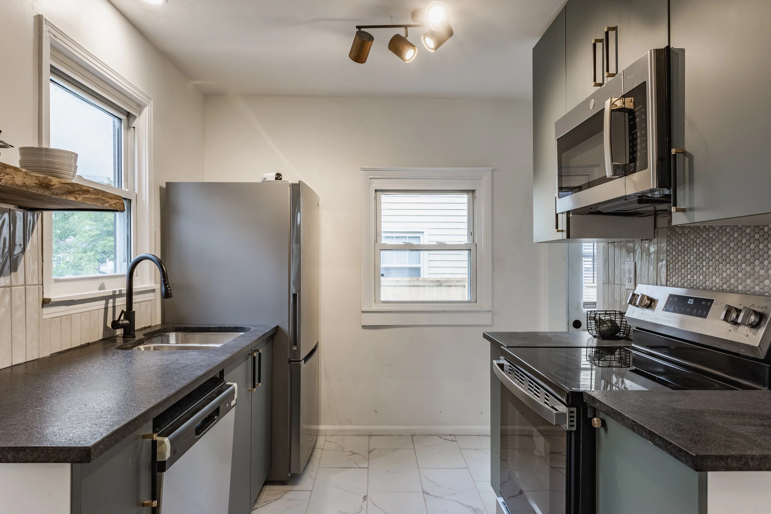 14-1710 N Irvington Ave.jpg