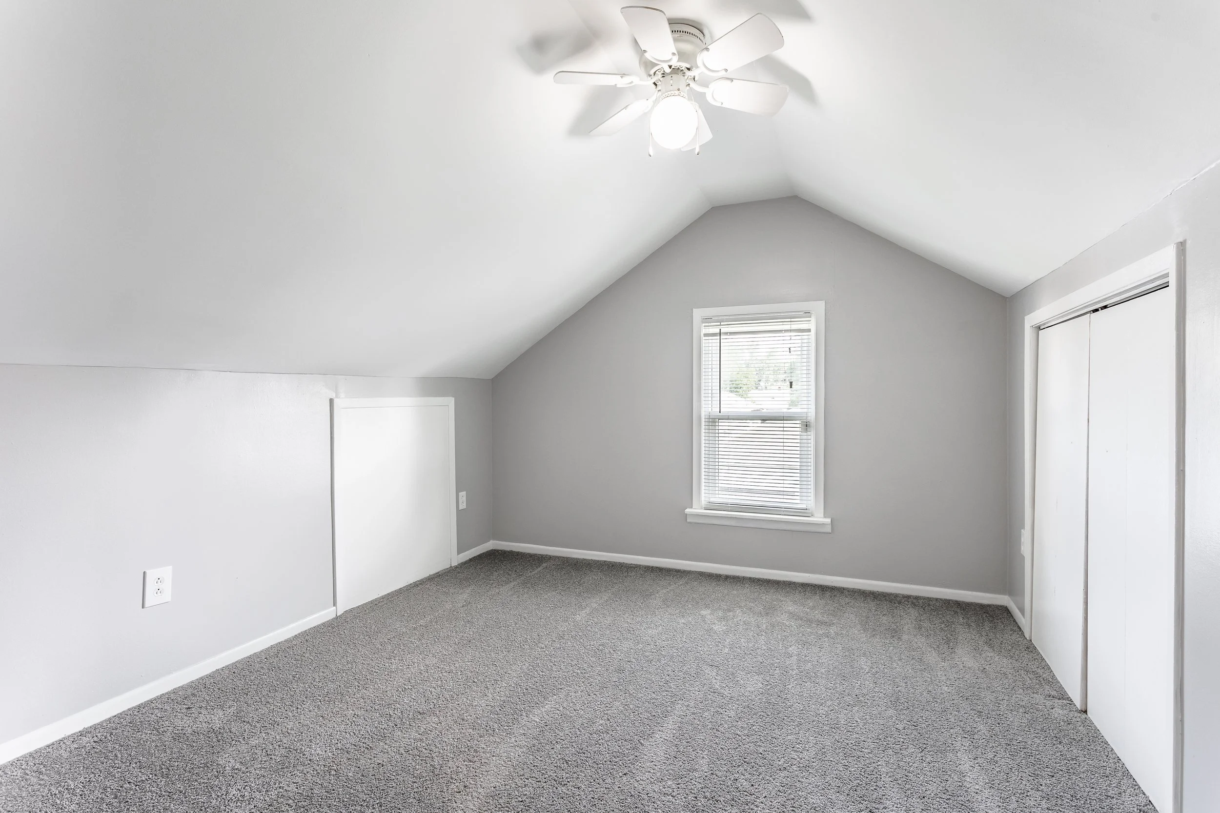 26 - 5020 E 11th St.jpg