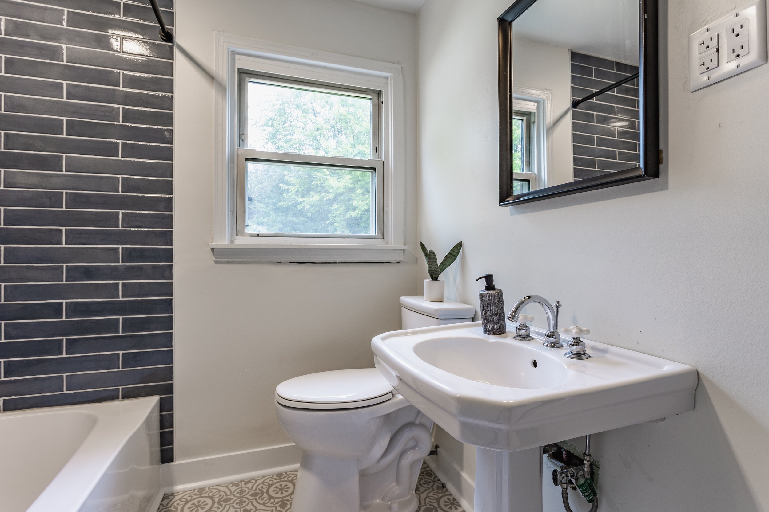 20-1710 N Irvington Ave.jpg