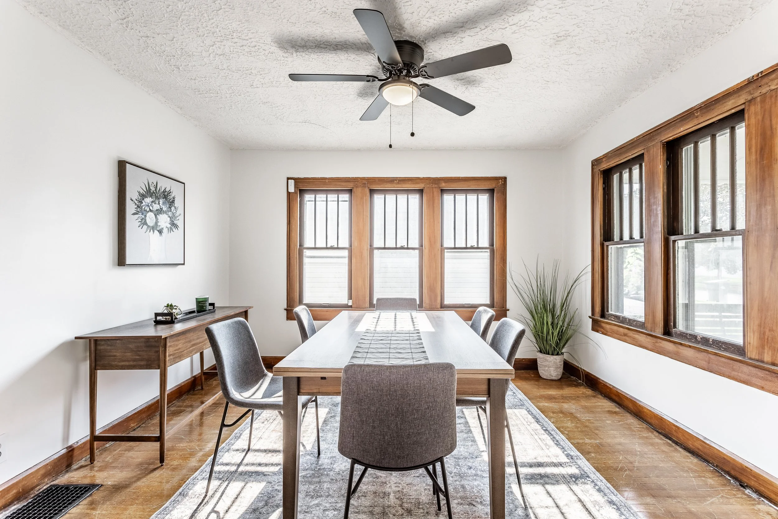 17 - 5020 E 11th St.jpg