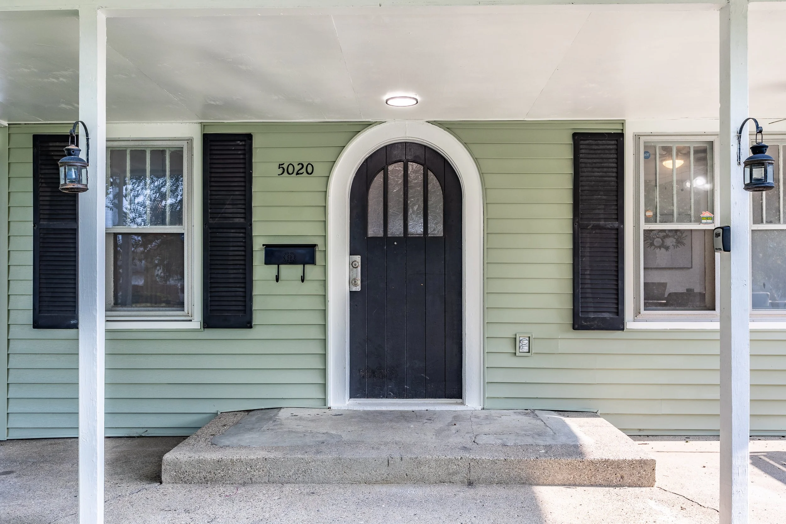 04 - 5020 E 11th St.jpg