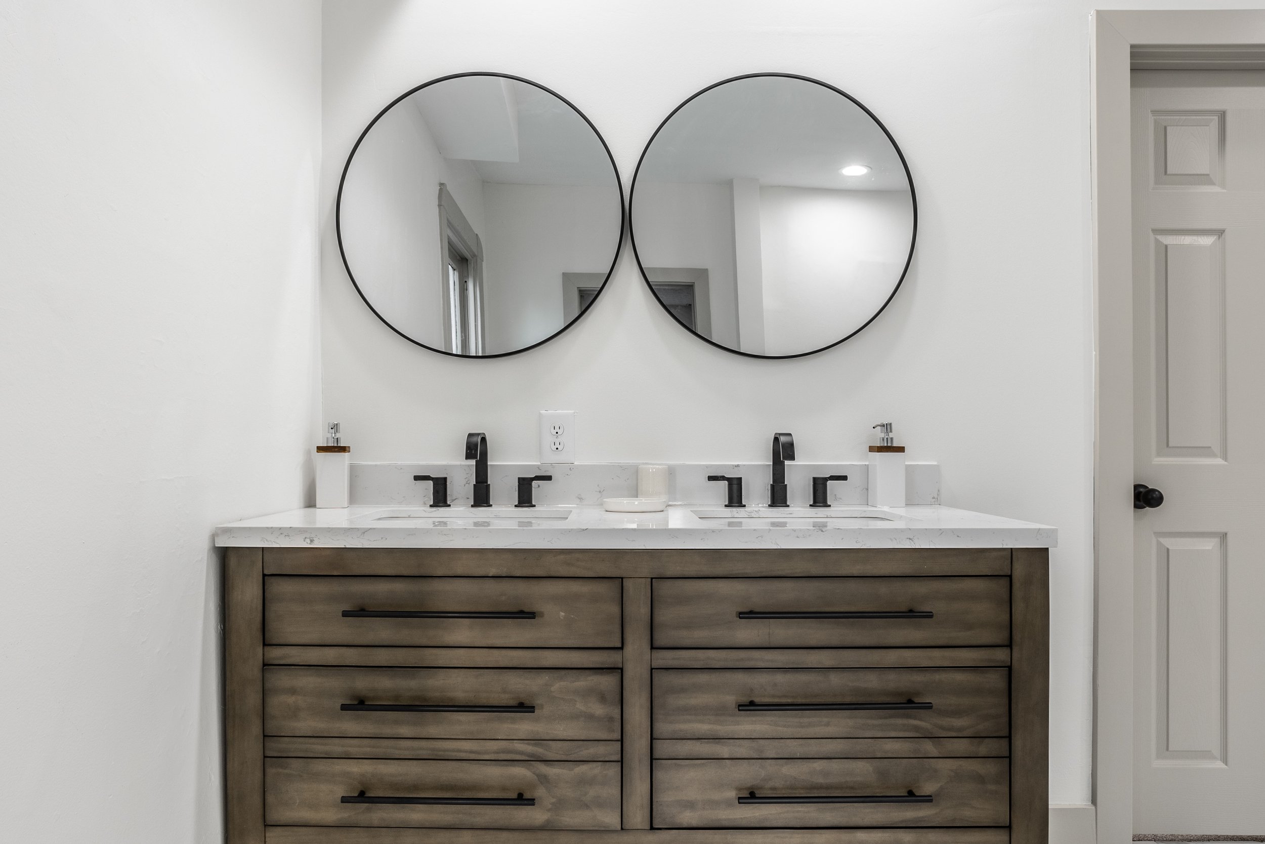 50-1906 N New Jersey St.jpg