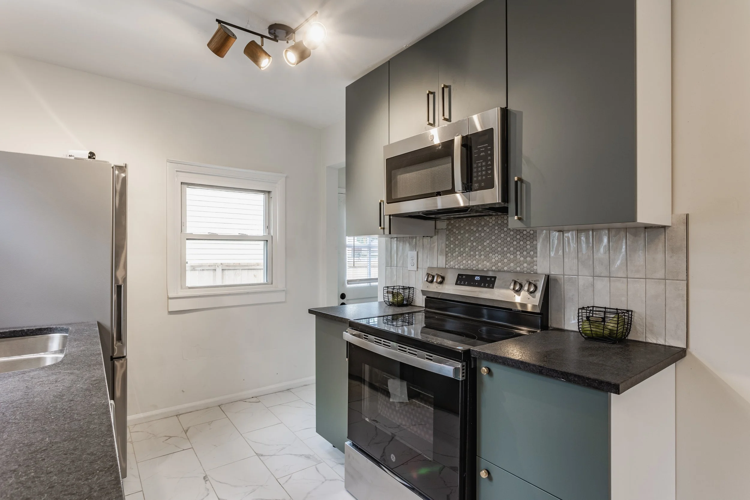 13-1710 N Irvington Ave.jpg