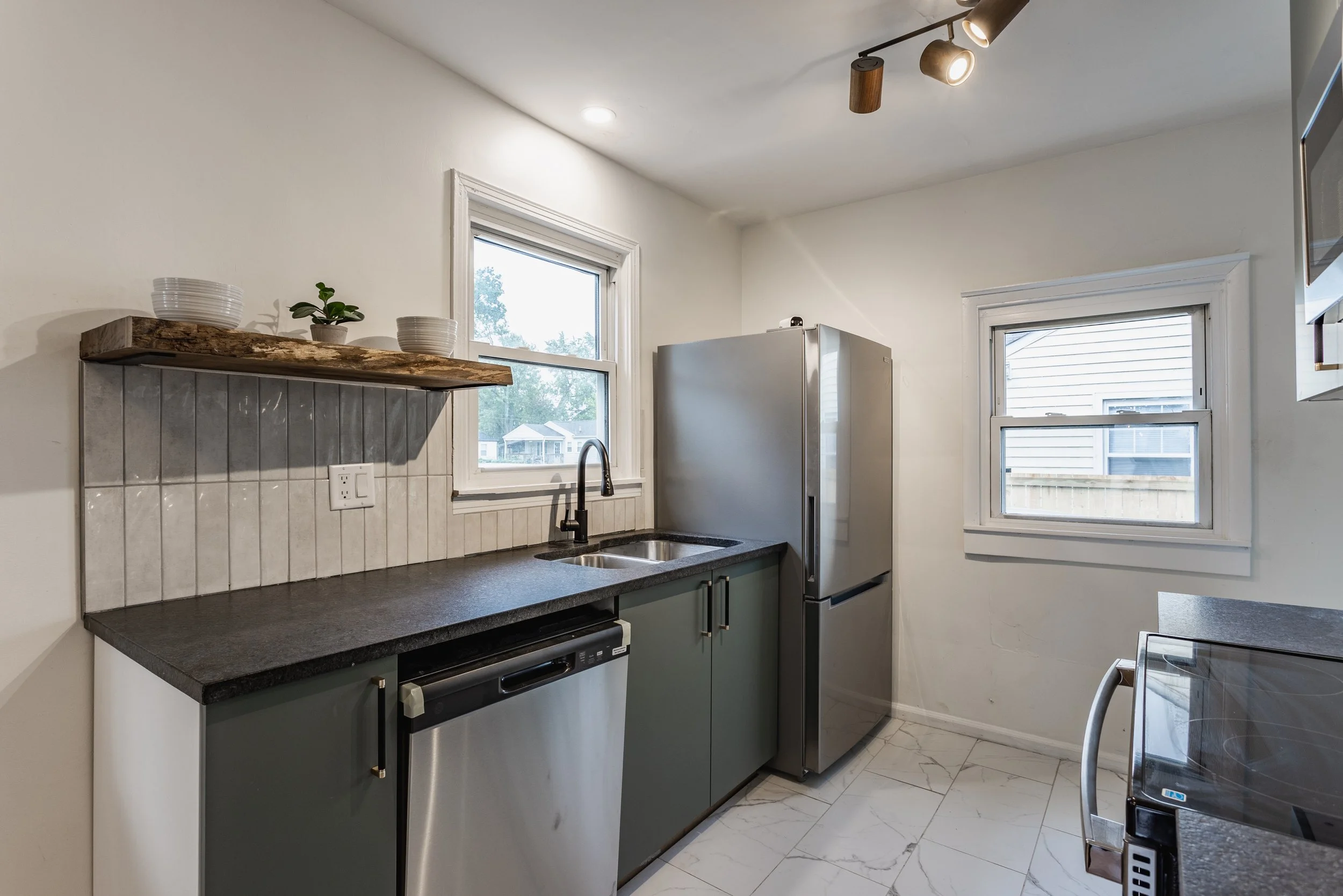 12-1710 N Irvington Ave.jpg