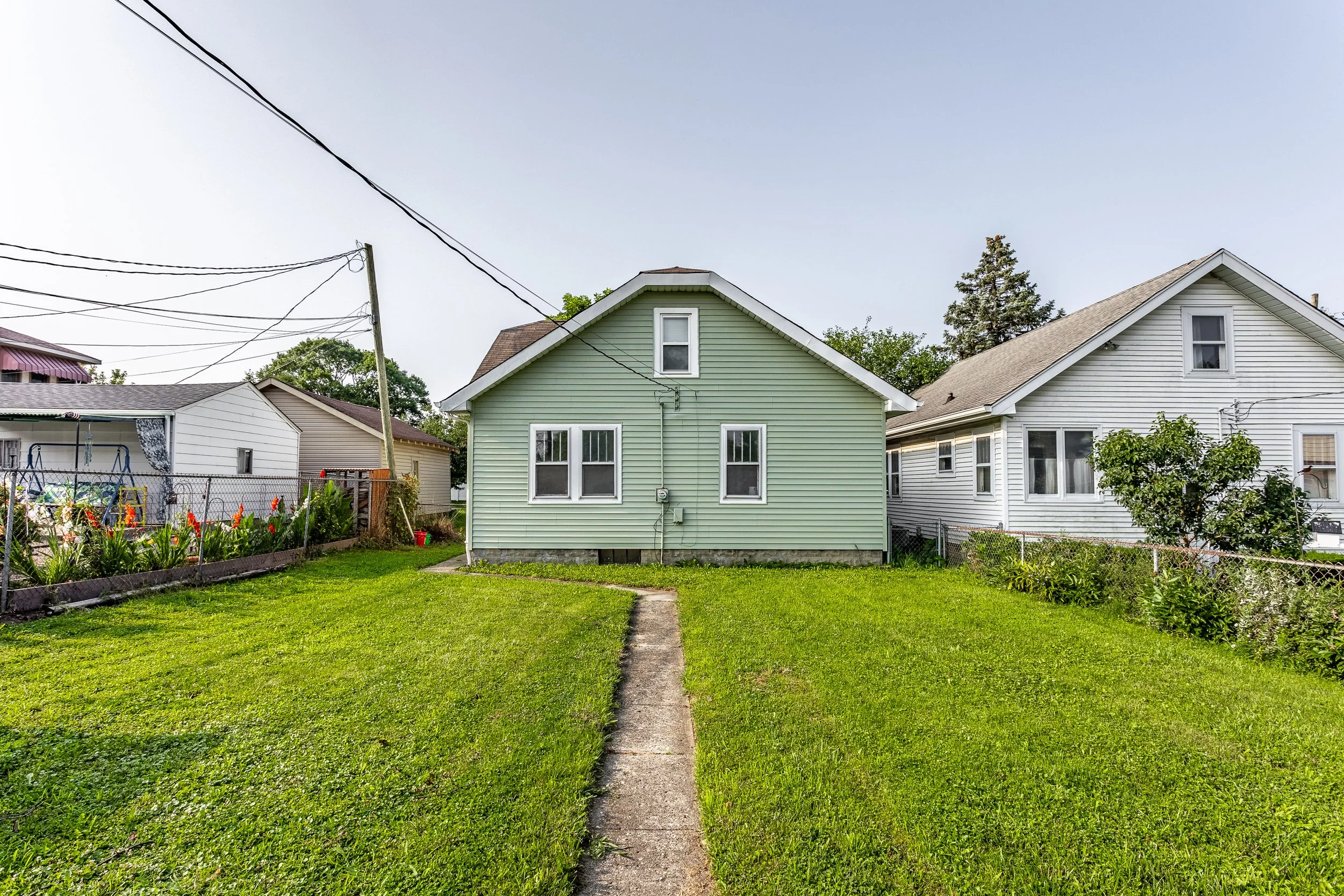 32 - 5020 E 11th St.jpg