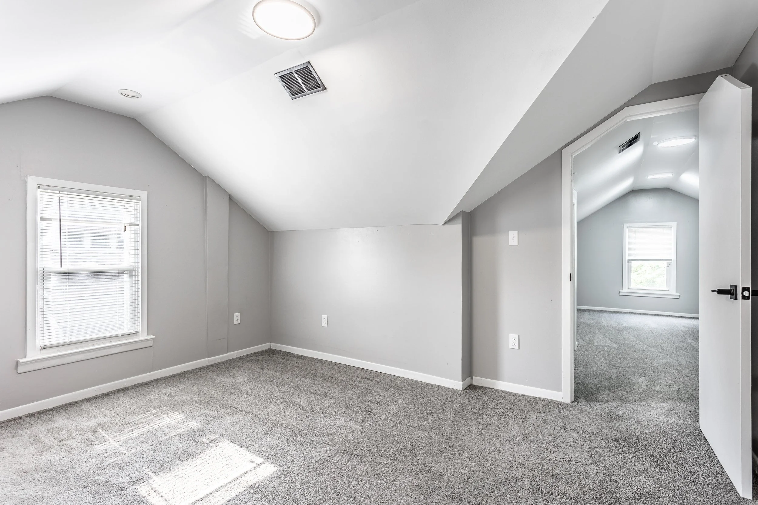 24 - 5020 E 11th St.jpg