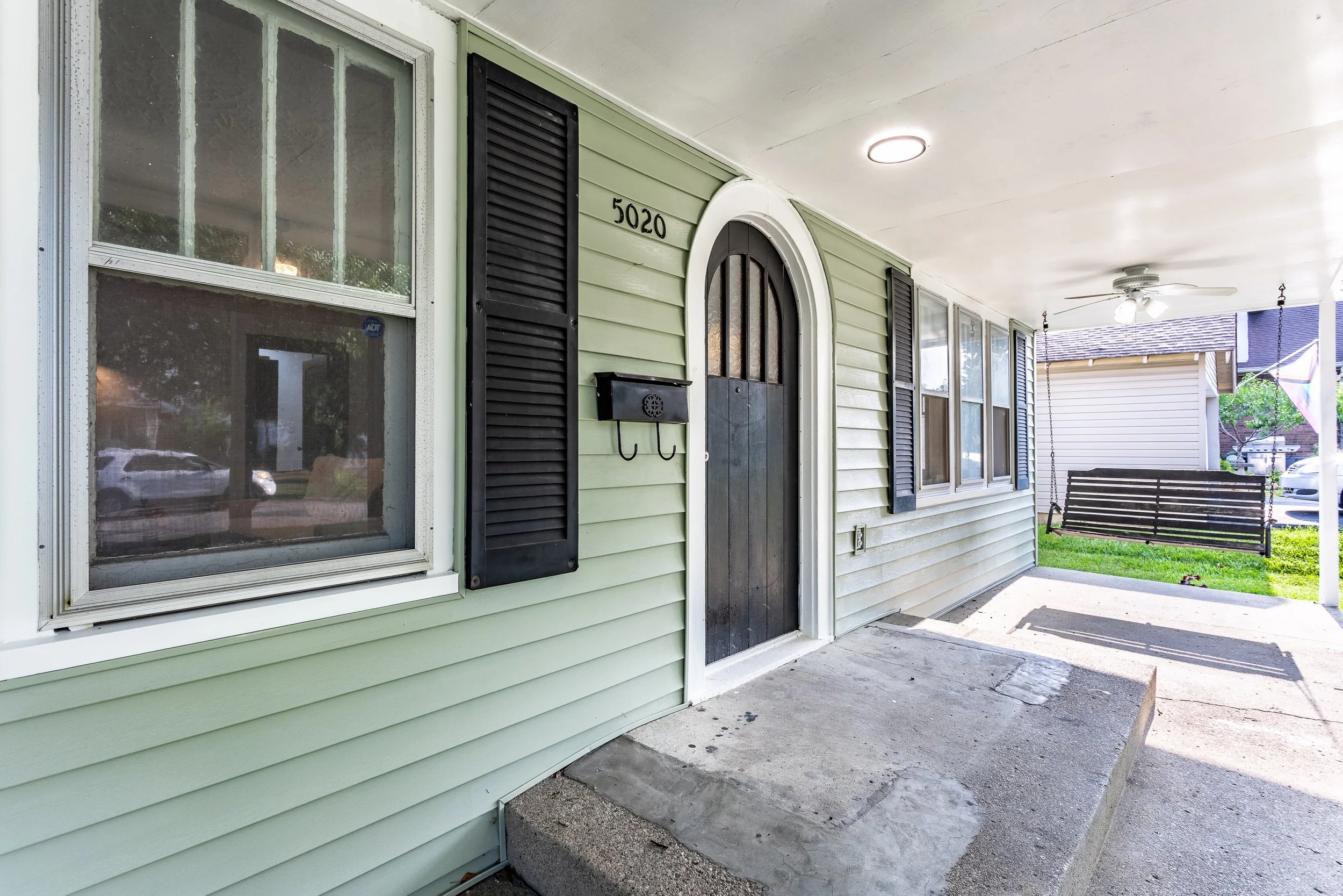 05 - 5020 E 11th St.jpg