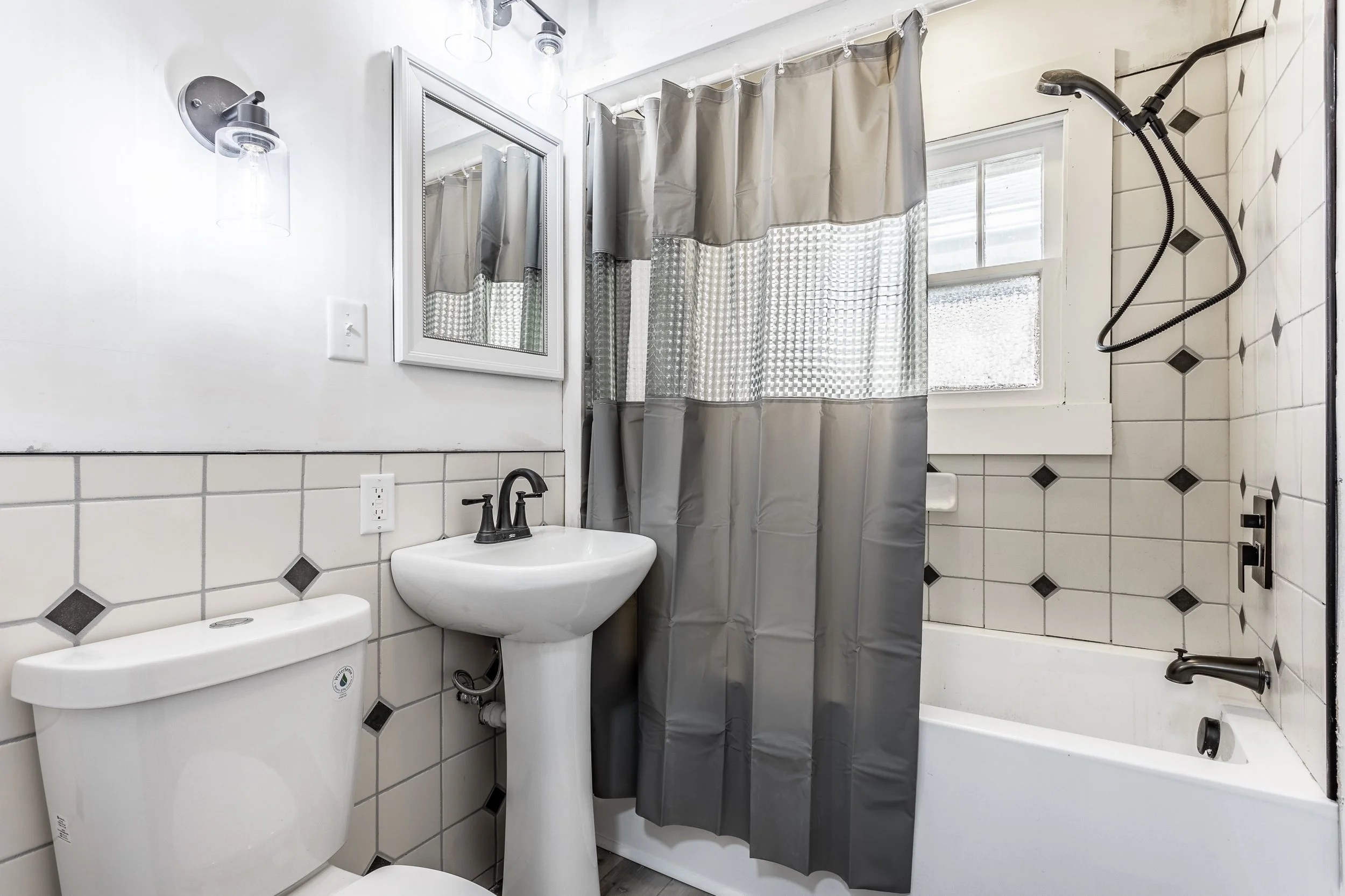 22 - 5020 E 11th St.jpg