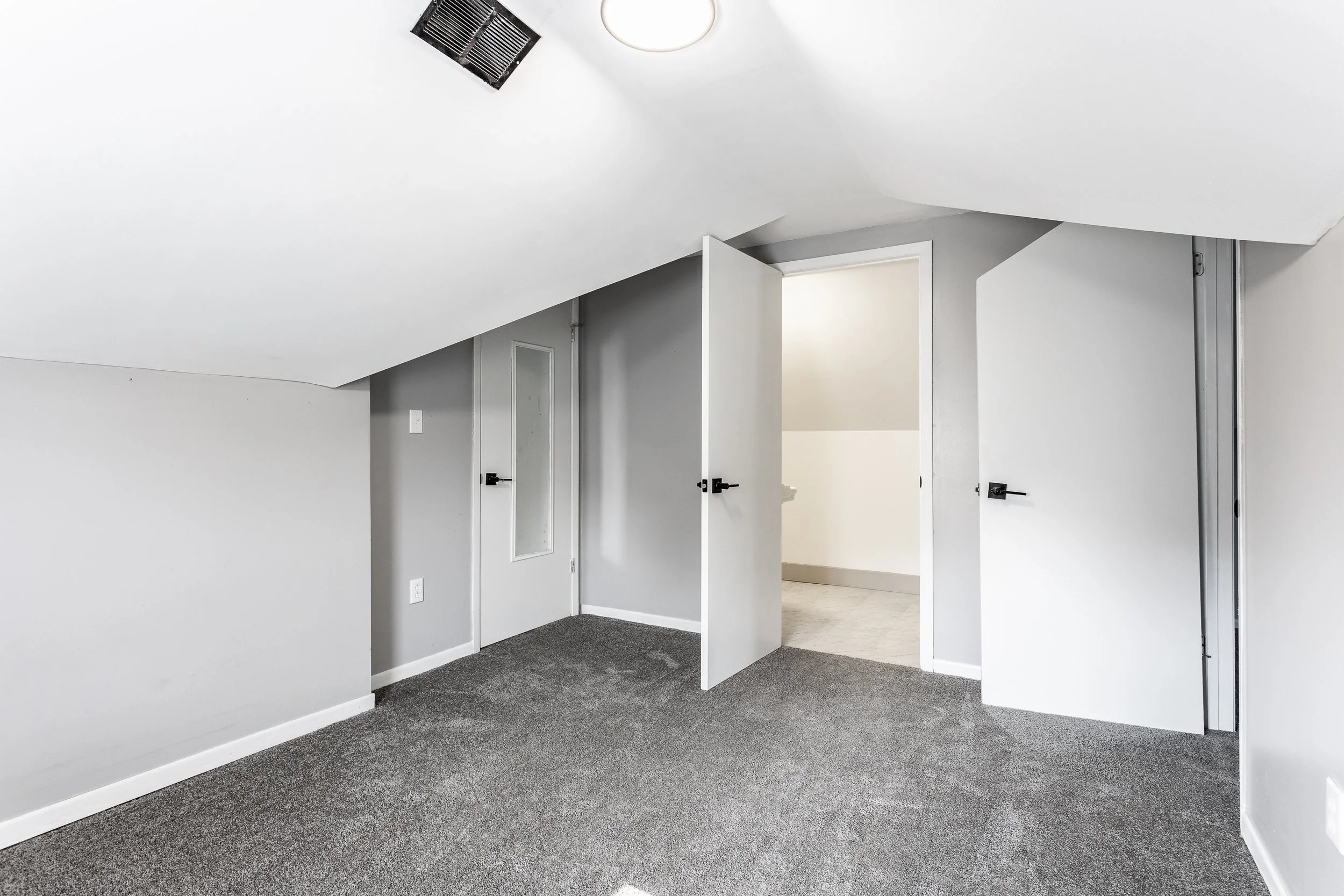 23 - 5020 E 11th St.jpg