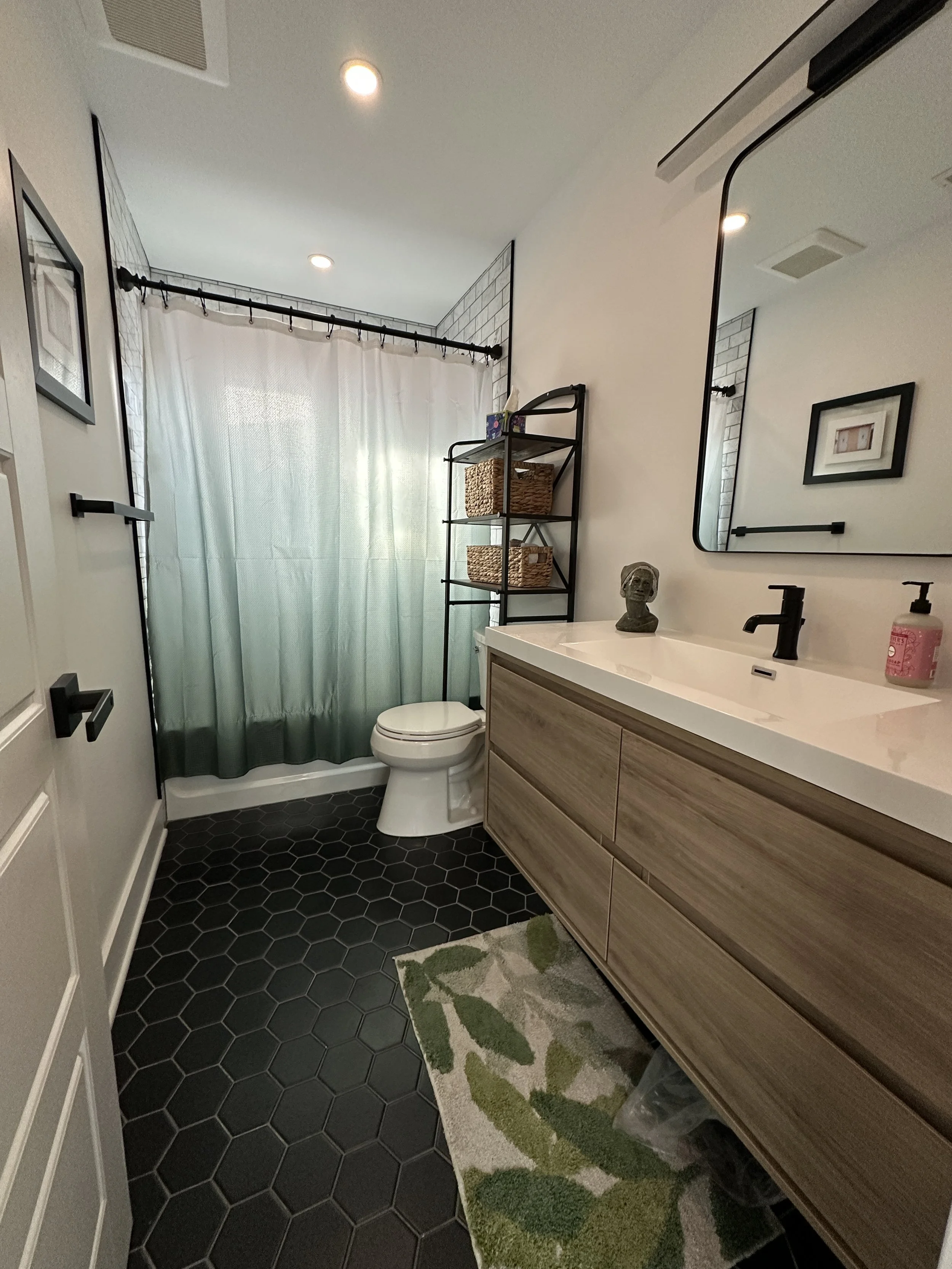 Upper level rest room