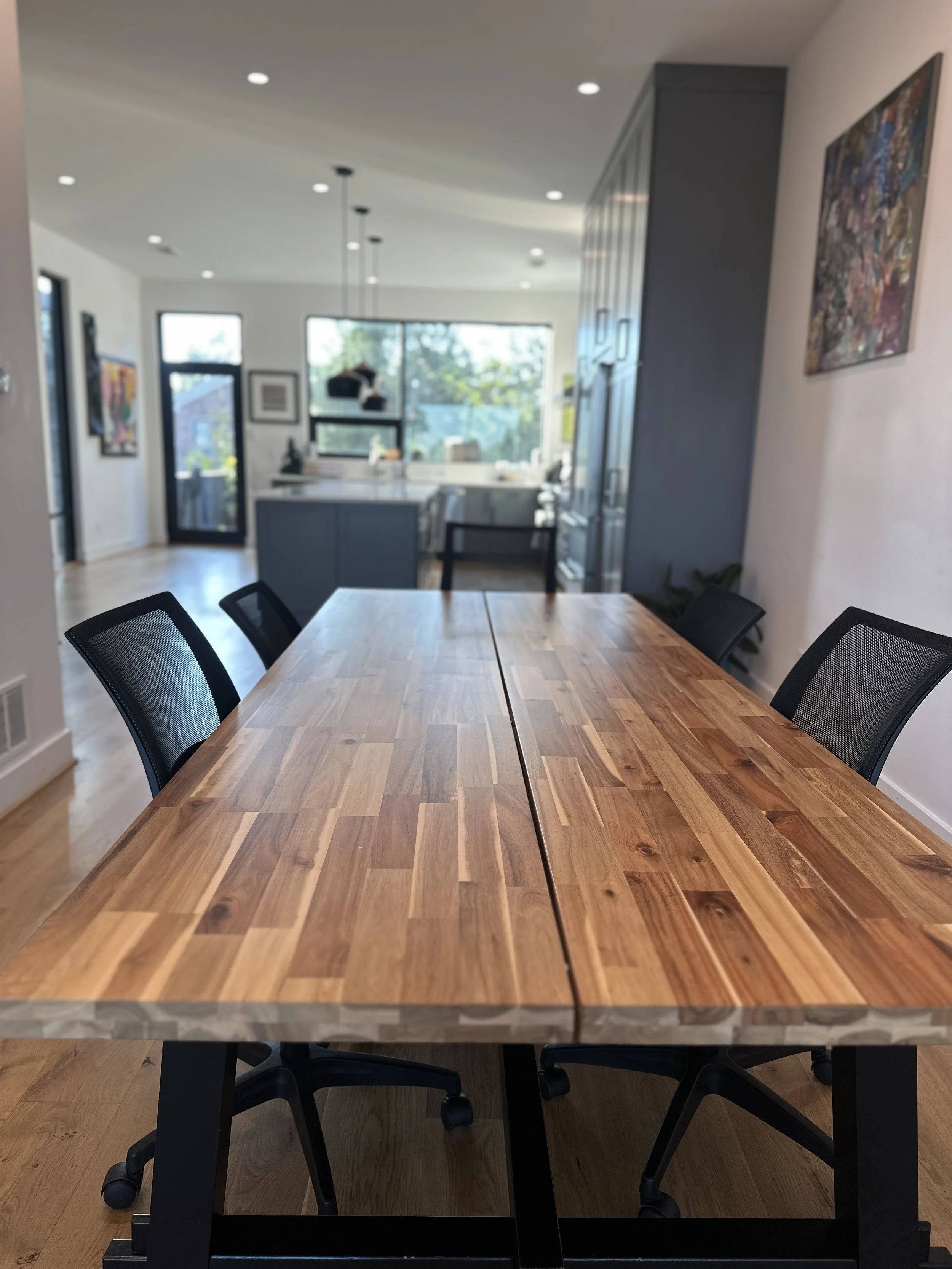 dining area (with views into the kitchen)
