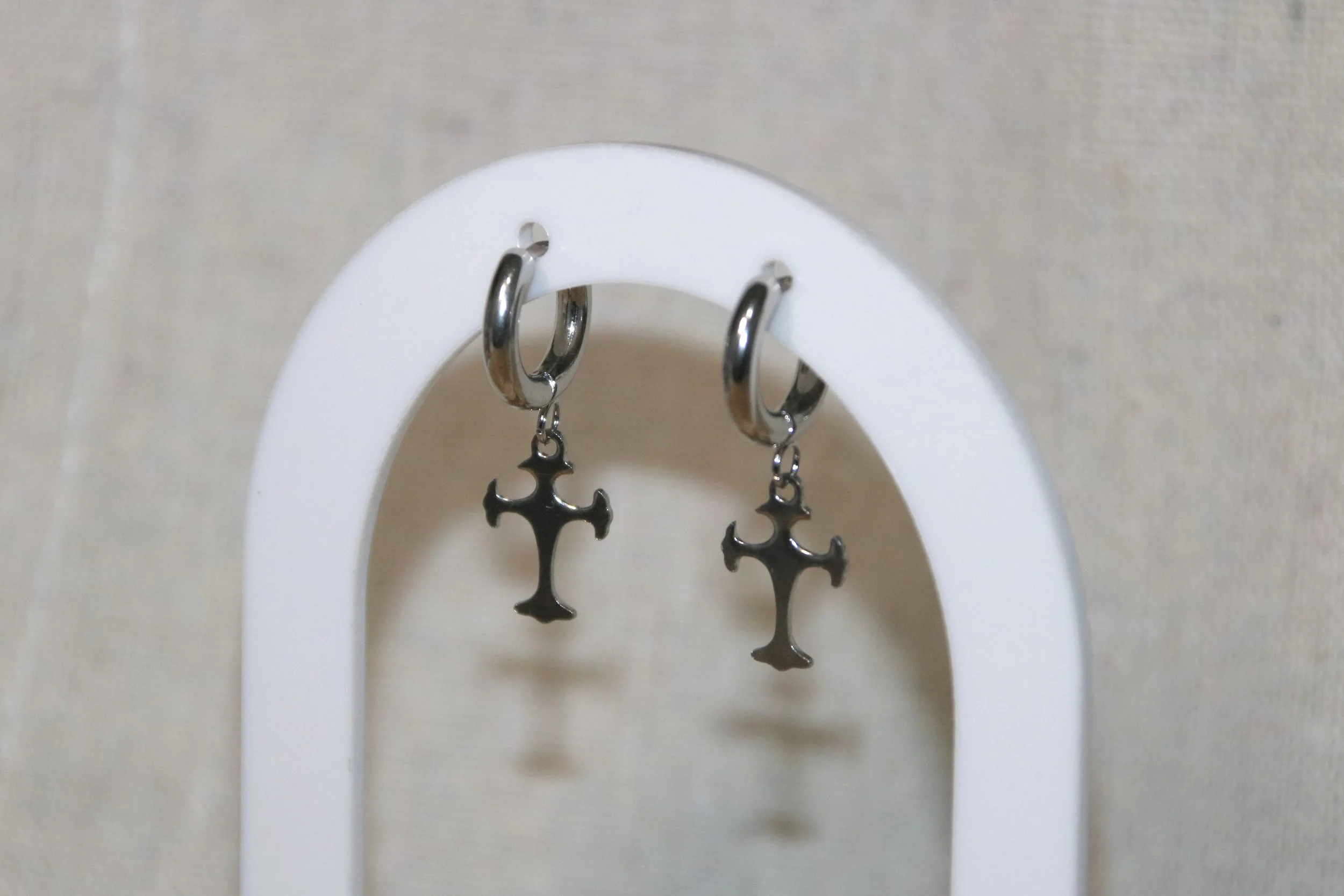 Boucles d'oreilles croix argenté