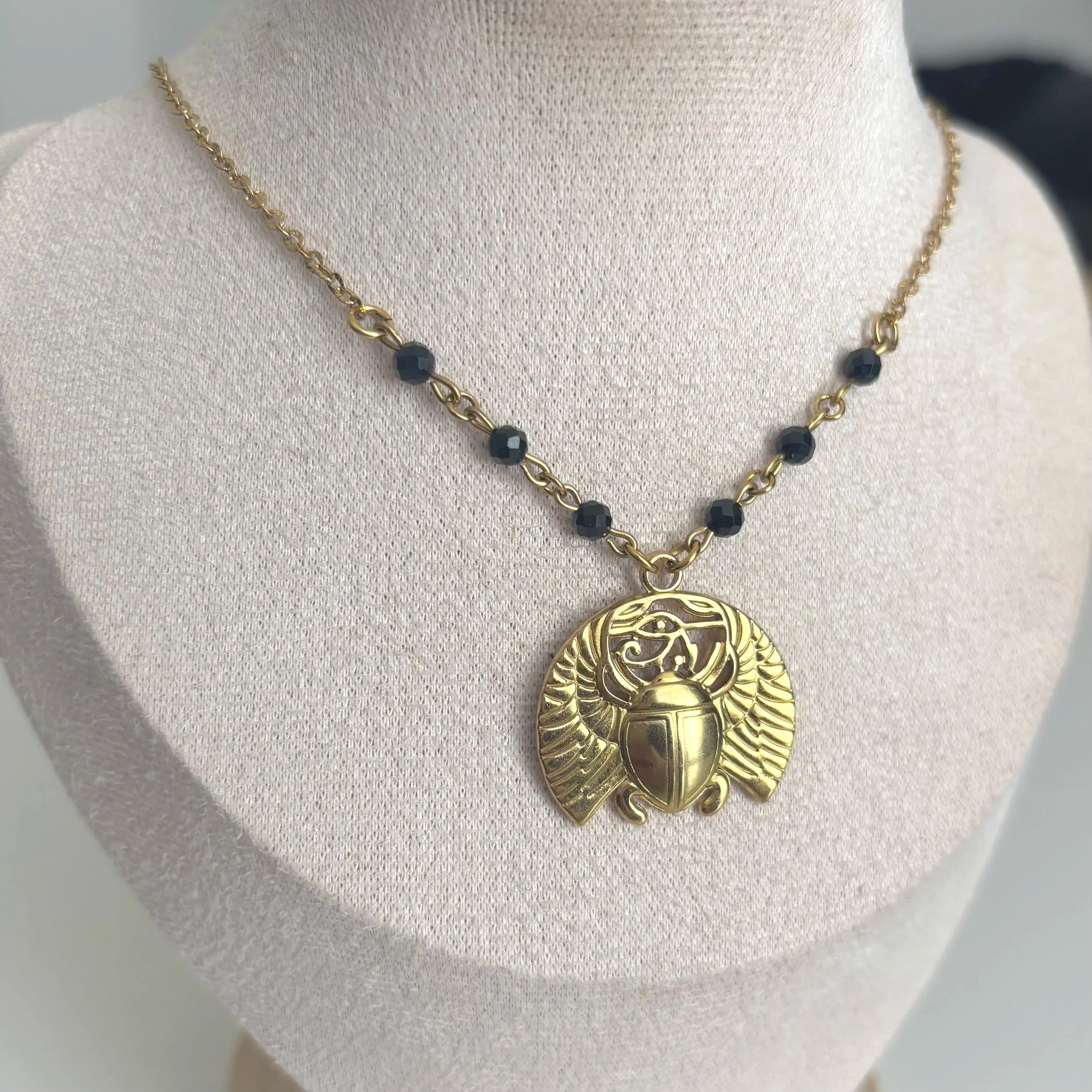 Collier scarabée