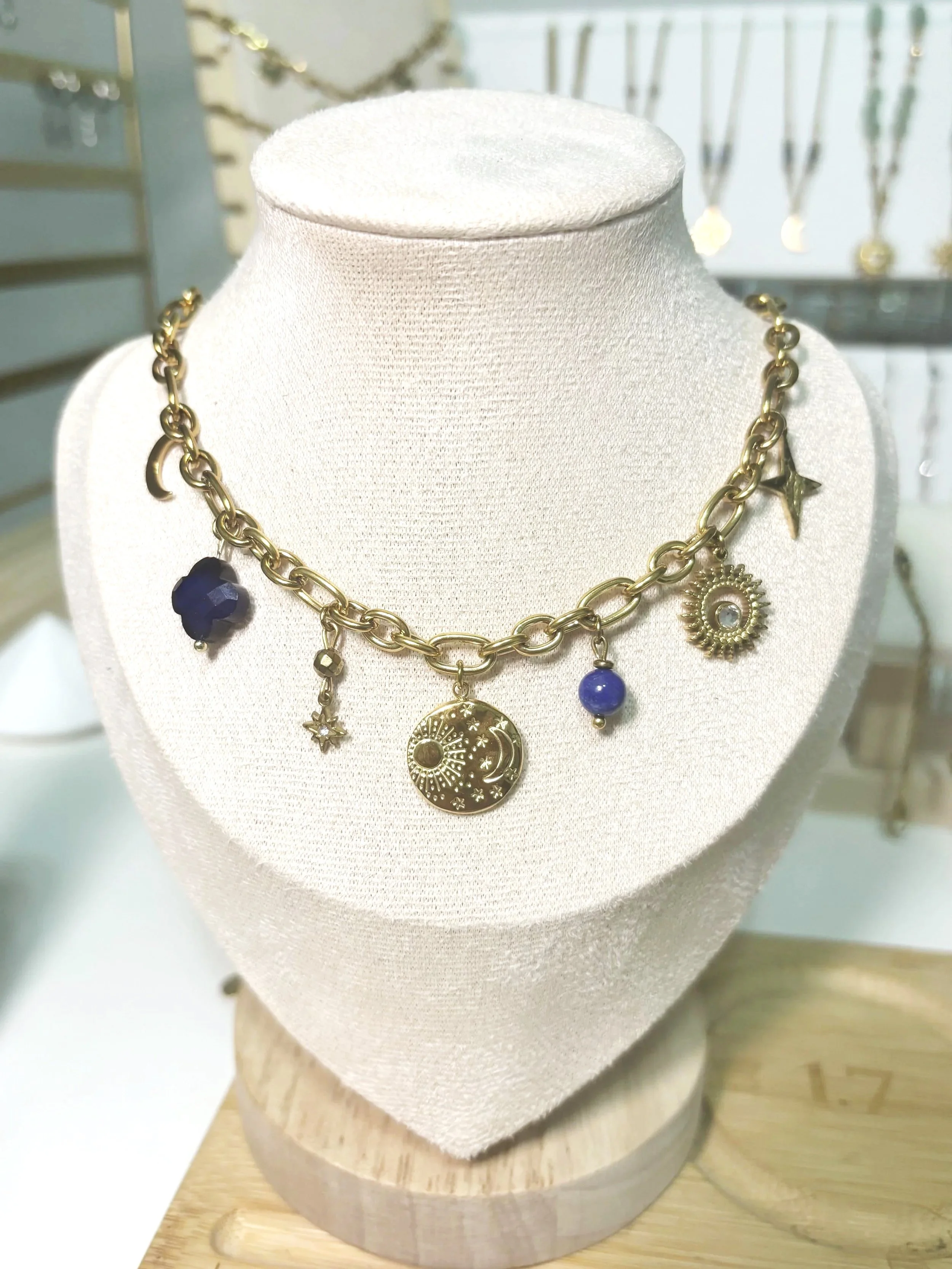 Collier breloque astre doré