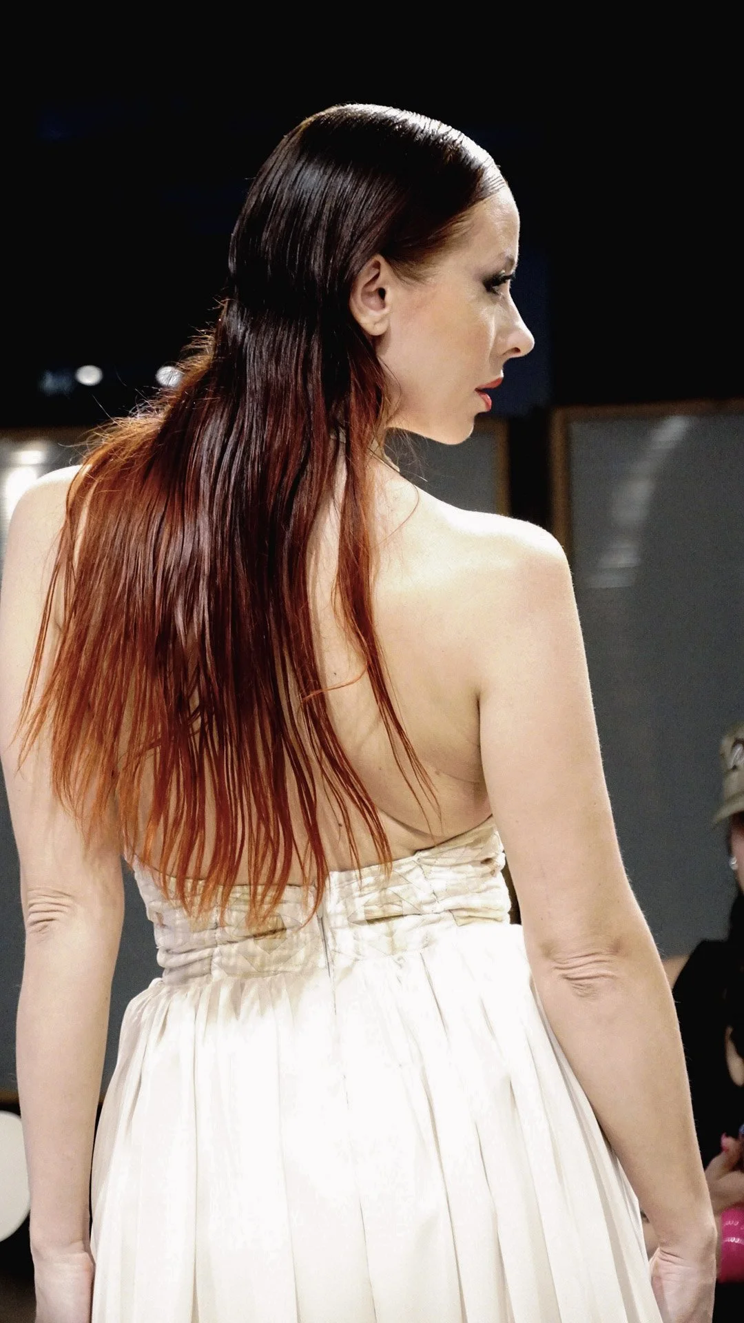 Model_WhiteDress