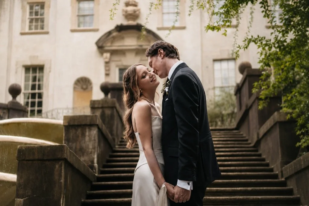 Timeless elegance at Atlanta&rsquo;s iconic Swan House.
Every frame tells a story of love, beauty, and unforgettable moments. ✨🤍

#atlantaweddingphotographer #georgiaweddingphotographer