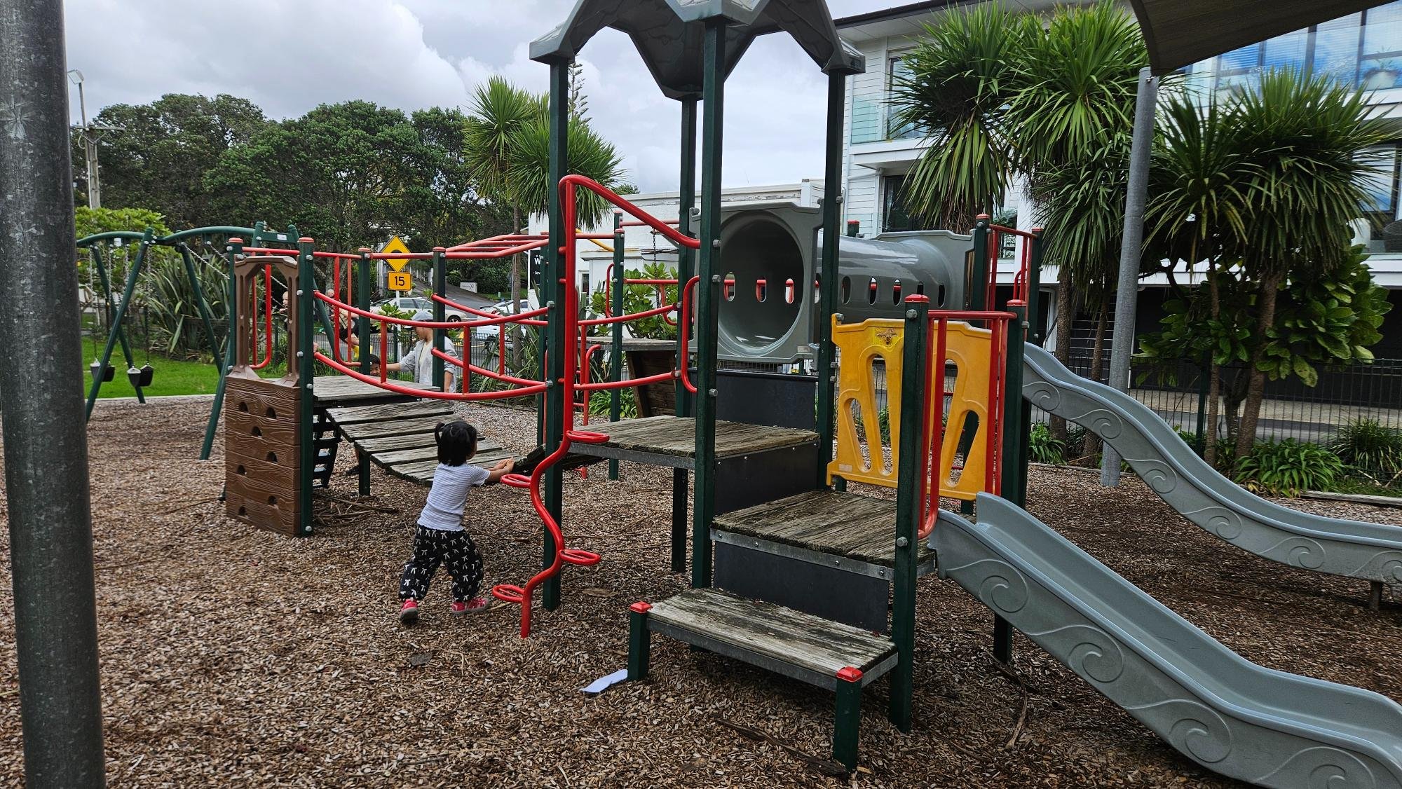 mairangi-bay-kids-play.jpg