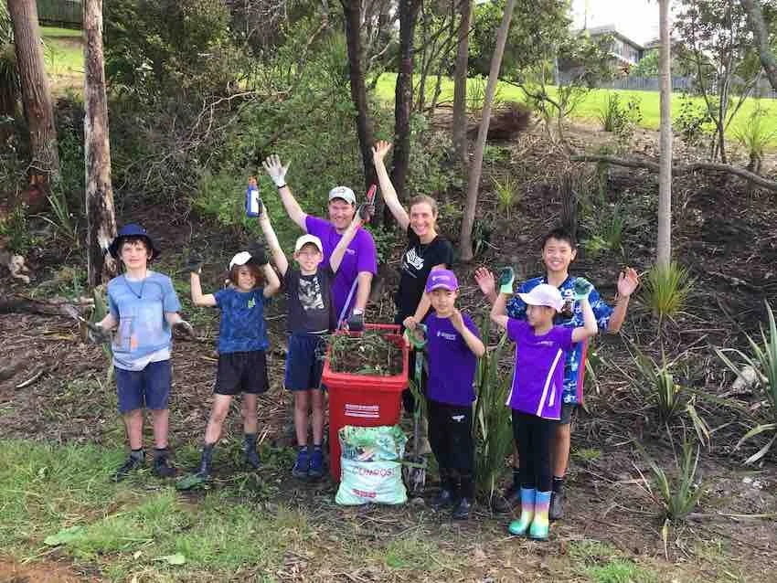 221112 Mairangi Bay Scouts Weeding Group 221114.jpeg