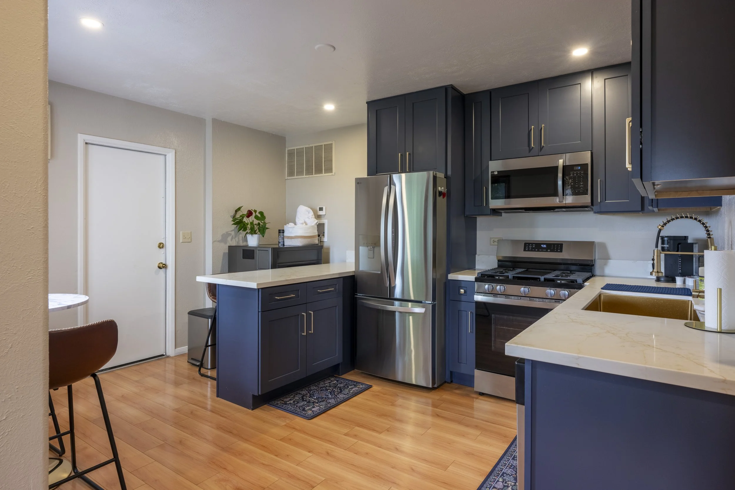 Kitchen 2.jpg