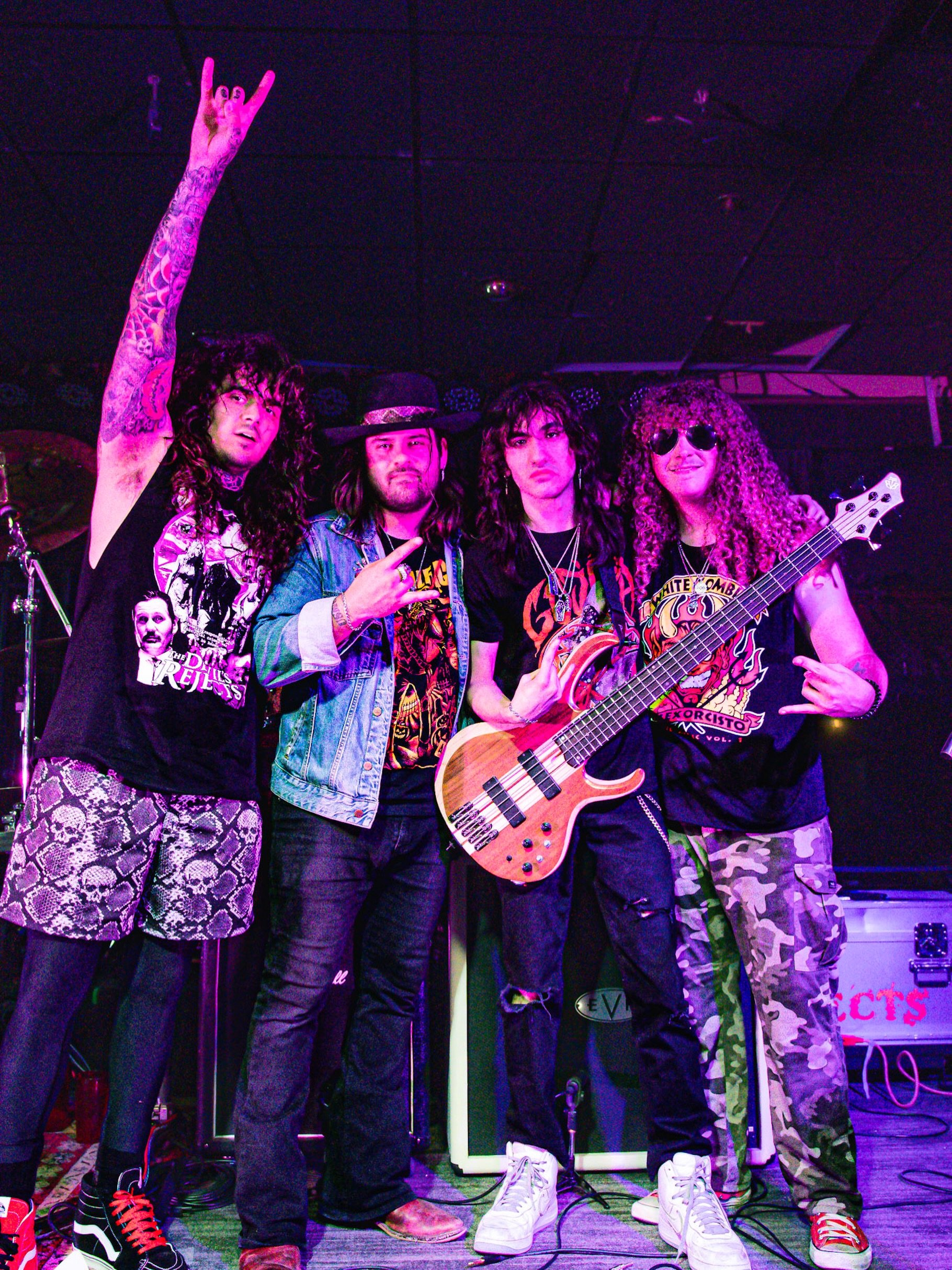 A Night of Mayhem with @devils_rejects_zombie_tribute at the amazing @osheasbarandgrill 

Thanks to all who came out and be on the look out for new music coming soon&hellip;. 

HHAxFTW