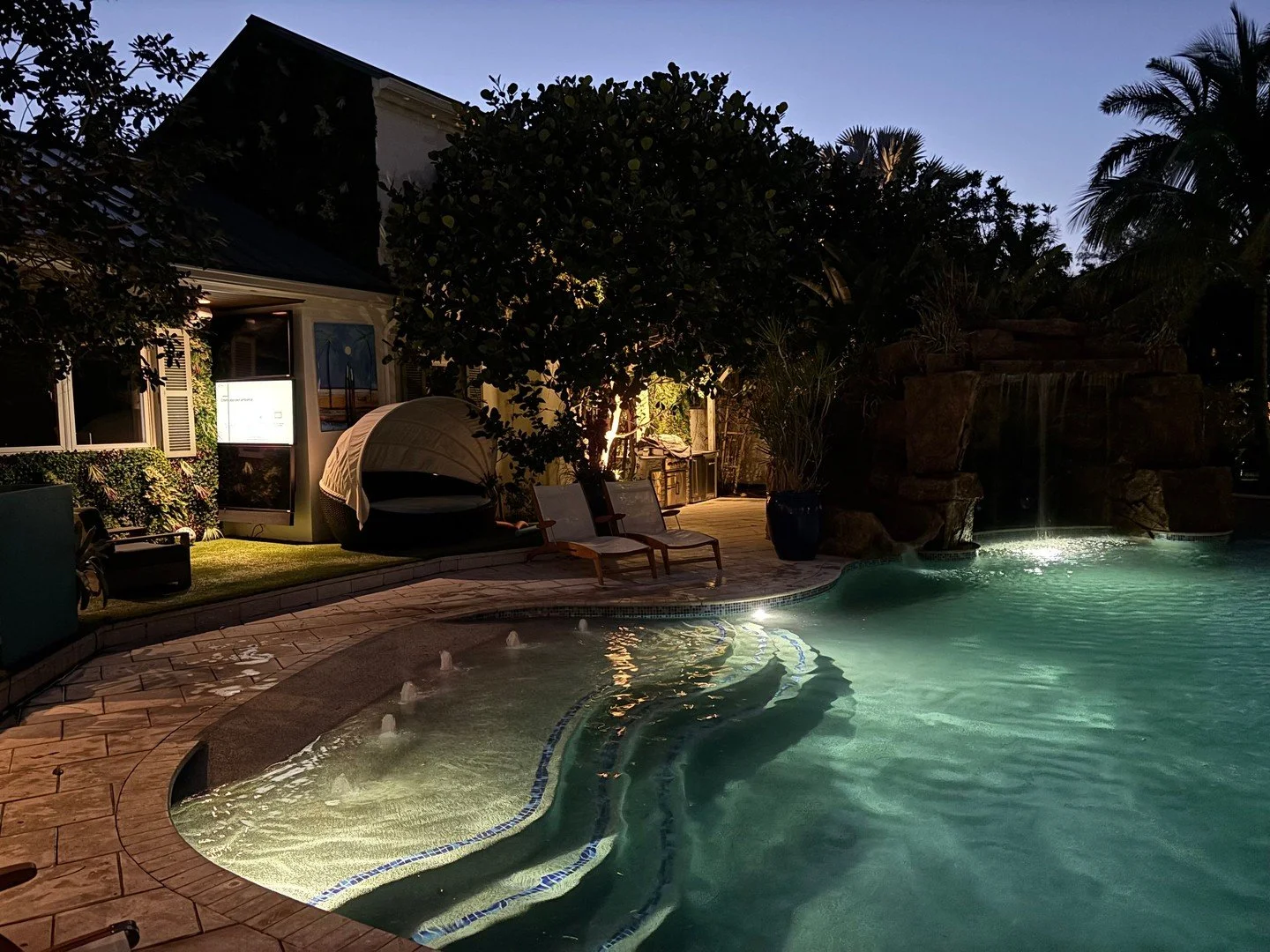 Say goodbye to cloudy water and hello to pool perfection with SNF Pools cleaning service.