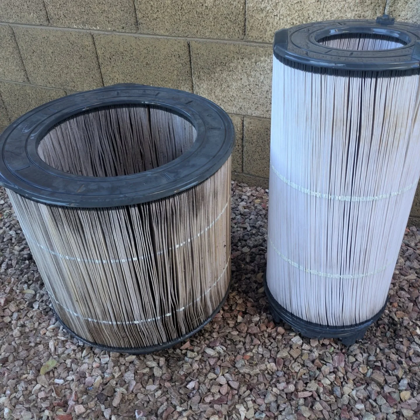 As we move into the off-season here in the valley, it is important to stay current with your pool's filtration system maintenance. Filter cleaning is an especially important step of maintaining your pool's pristine condition year-round 🏊

Q: When sh