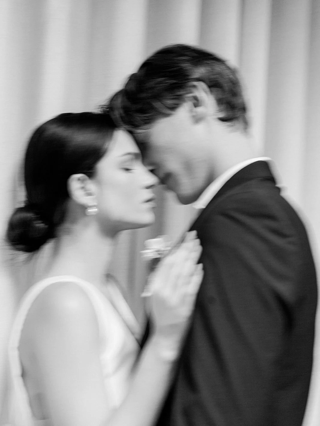 Romance in @casahoyos 

Photography @mcw_photocinema 
Venue @casahoyos 
Creative direction @saraifloresmendivil 
Wedding planning @cosmeweddingstudio 
Floral design @florklorestudio 
HMU artist @team_danipalmakeup.hair
Paper goods @mxlucerna