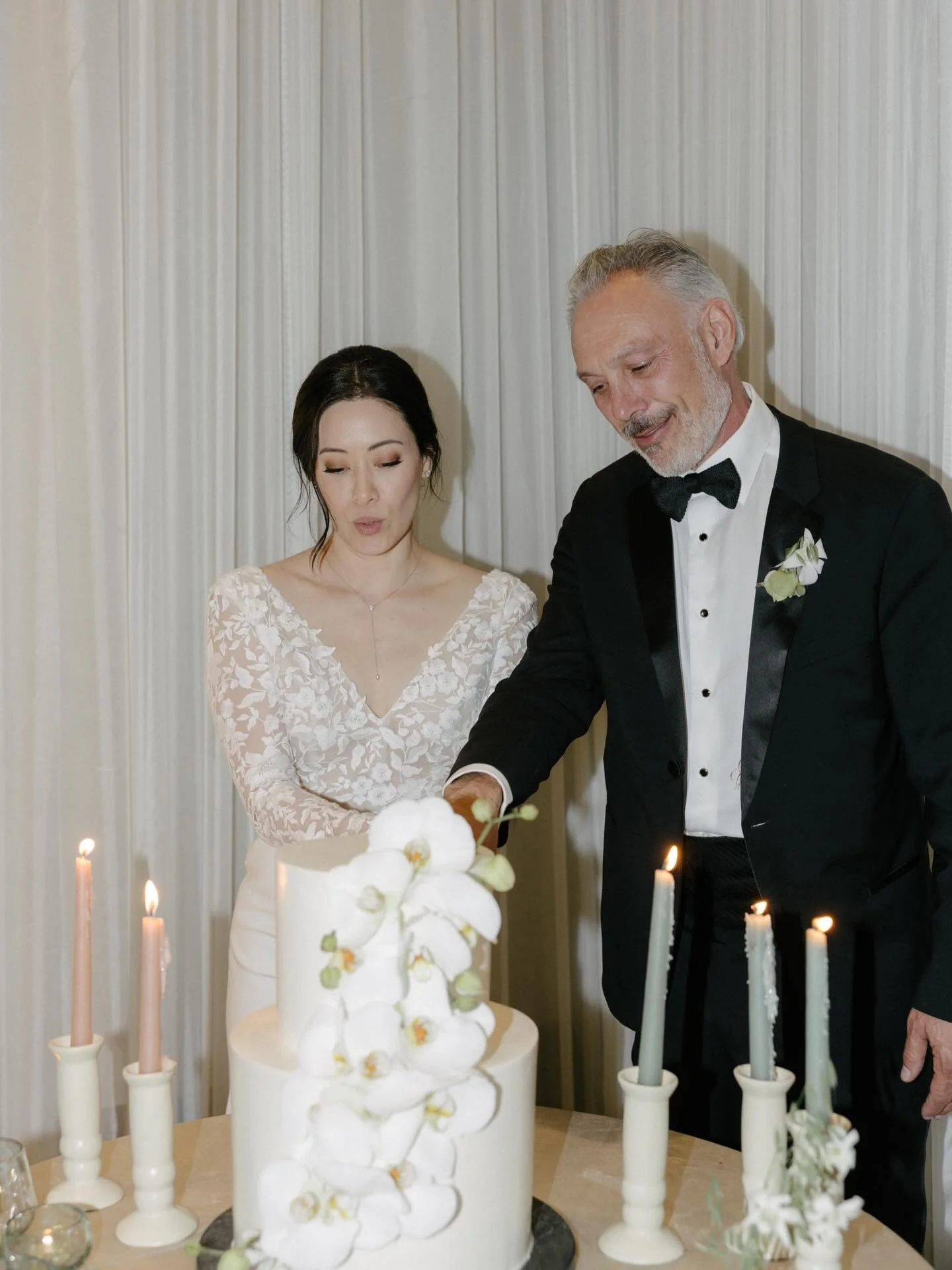 More from D&amp;R 🤍

Photography @marcusjollyweddings 
Floral design @florklorestudio 
Hair &amp; makeup @team_danipalmakeup.hair 
Venue @casa_lenno
Design @cosmeweddingstudio 
Planning @monserratguerreroweddings