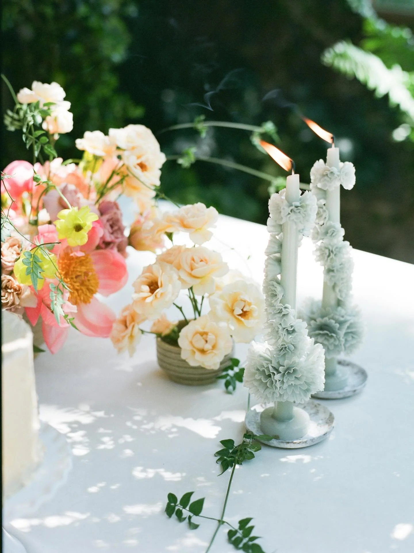 we know it is not officially spring yet, but here in San Miguel, it arrives early.

Photography @gabrielamataphotography 
Florals @florklorestudio