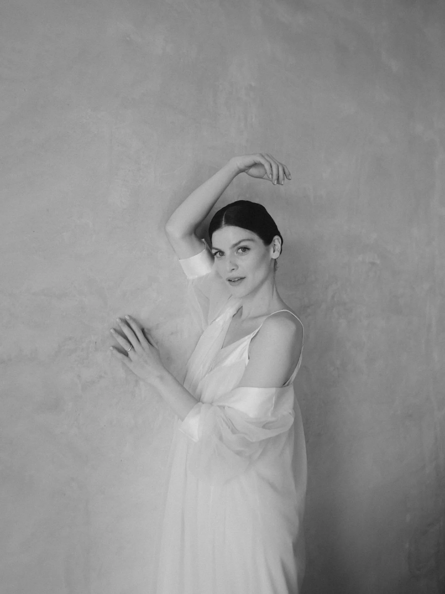 Abril.

Photography @alecas_______ 
Venue @casaadelamexico 
Hair &amp; makeup @makeupbyitza 
Planning &amp; design @cosmeweddingstudio