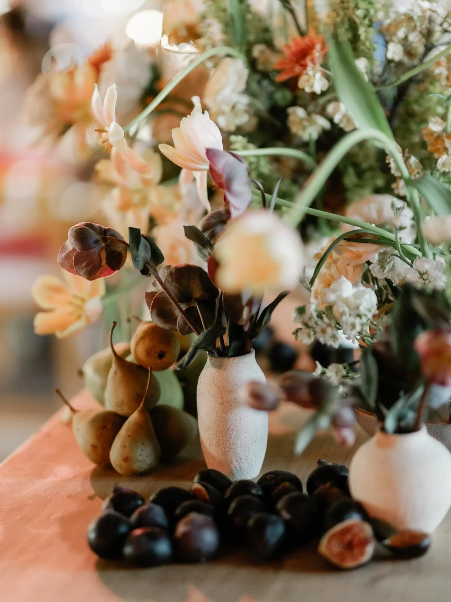 Delicious florals by @considertheroses 

Photography @efegepho 
Planning &amp; design @cosmeweddingstudio