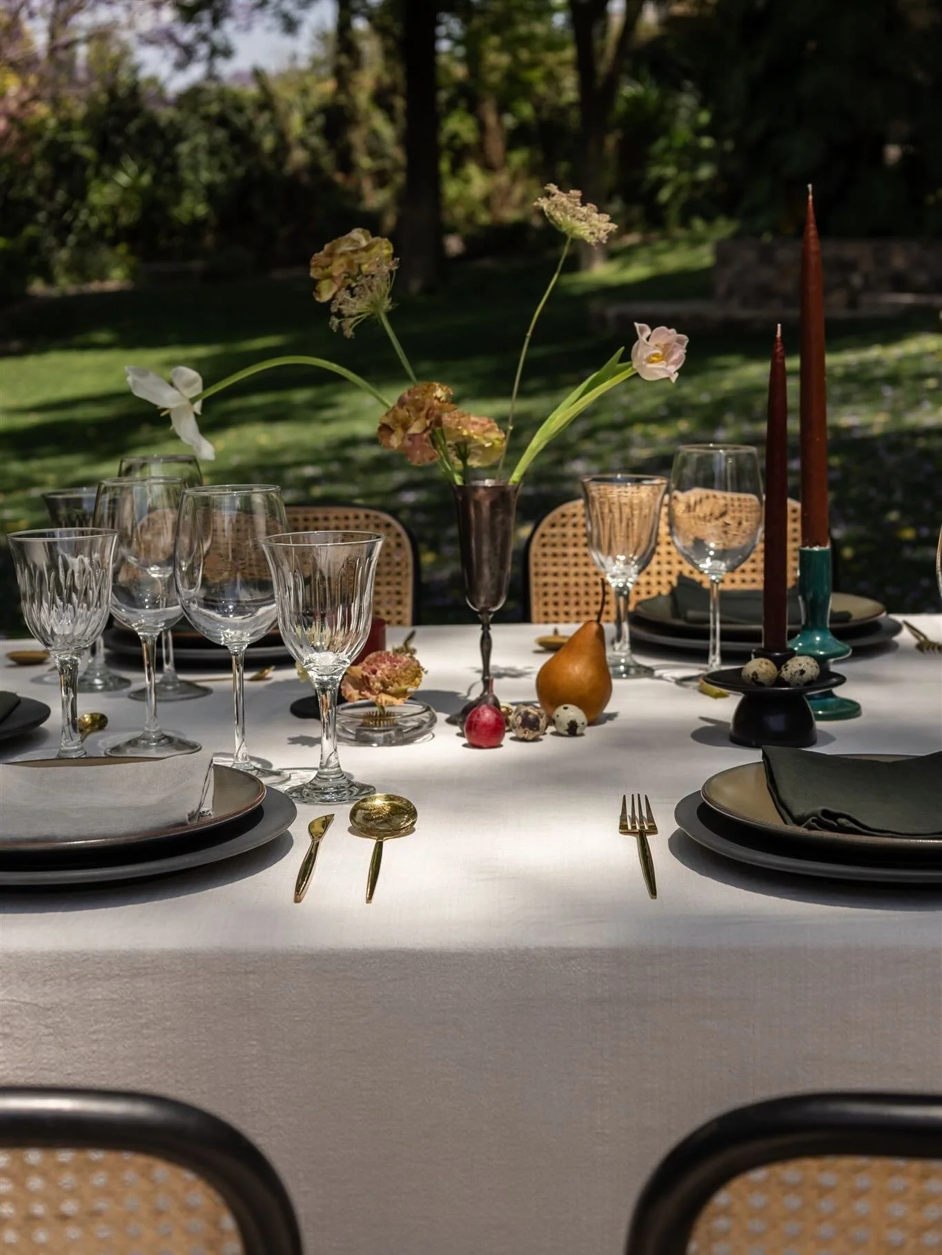 A day playing with @florklorestudio at @casachorromx 

🤎

Photography @inni.studios 
Planning &amp; design @cosmeweddingstudio @saraifloresmendivil 
Floral design @florklorestudio
Rentals @mobarentalssma 
Banquet team @jasecatering