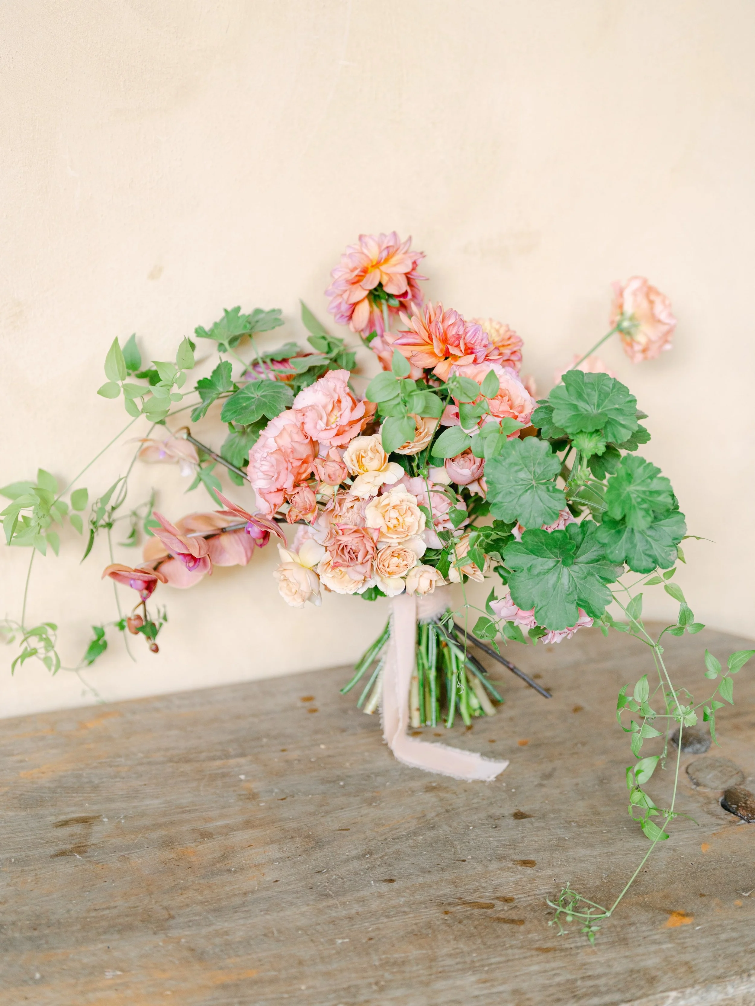 Beauty in pink. 

Photography @marianabarbosa_photo 
Floral design @florklorestudio 
Planning &amp; design @cosmeweddingstudio @saraifloresmendivil