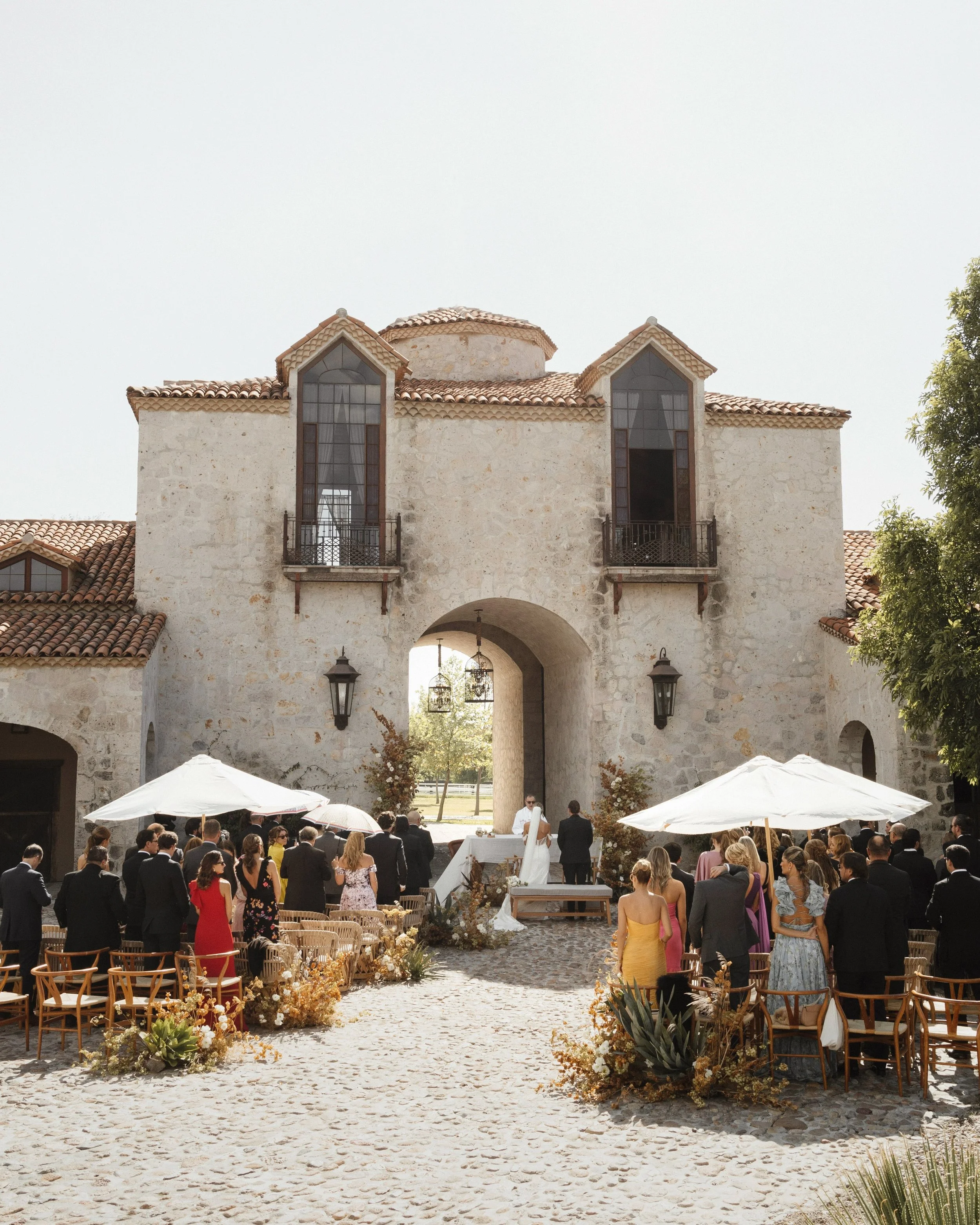 Ceremony by the Caballerizas, Luna Escondida.

Photography @yessicacruzw 
Venue @lunaescondida.venue 
Planning &amp; design @cosmeweddingstudio @saraifloresmendivil 
Floral design @florklorestudio 
Rentals @warehouseguanajuato 
Hair &amp; makeup @mak