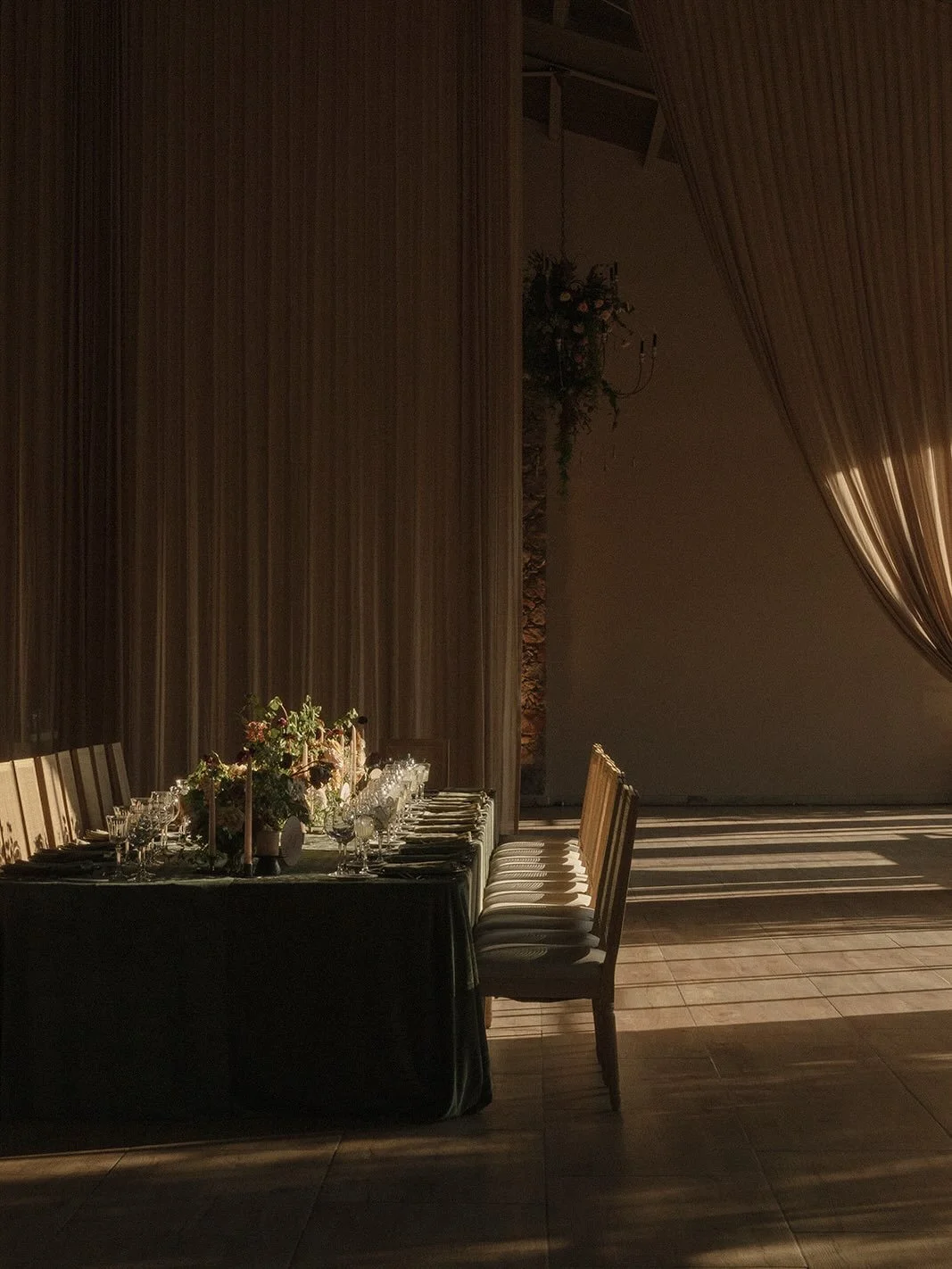 Moody - romantic is our love language. 

Photography @yessicacruzw
Venue @lunaescondida.venue 
Wedding Planning &amp; design @cosmeweddingstudio @saraifloresmendivil 
Floral design @florklorestudio 
Paper goods @mxlucerna 
Rentals @warehouseguanajuat