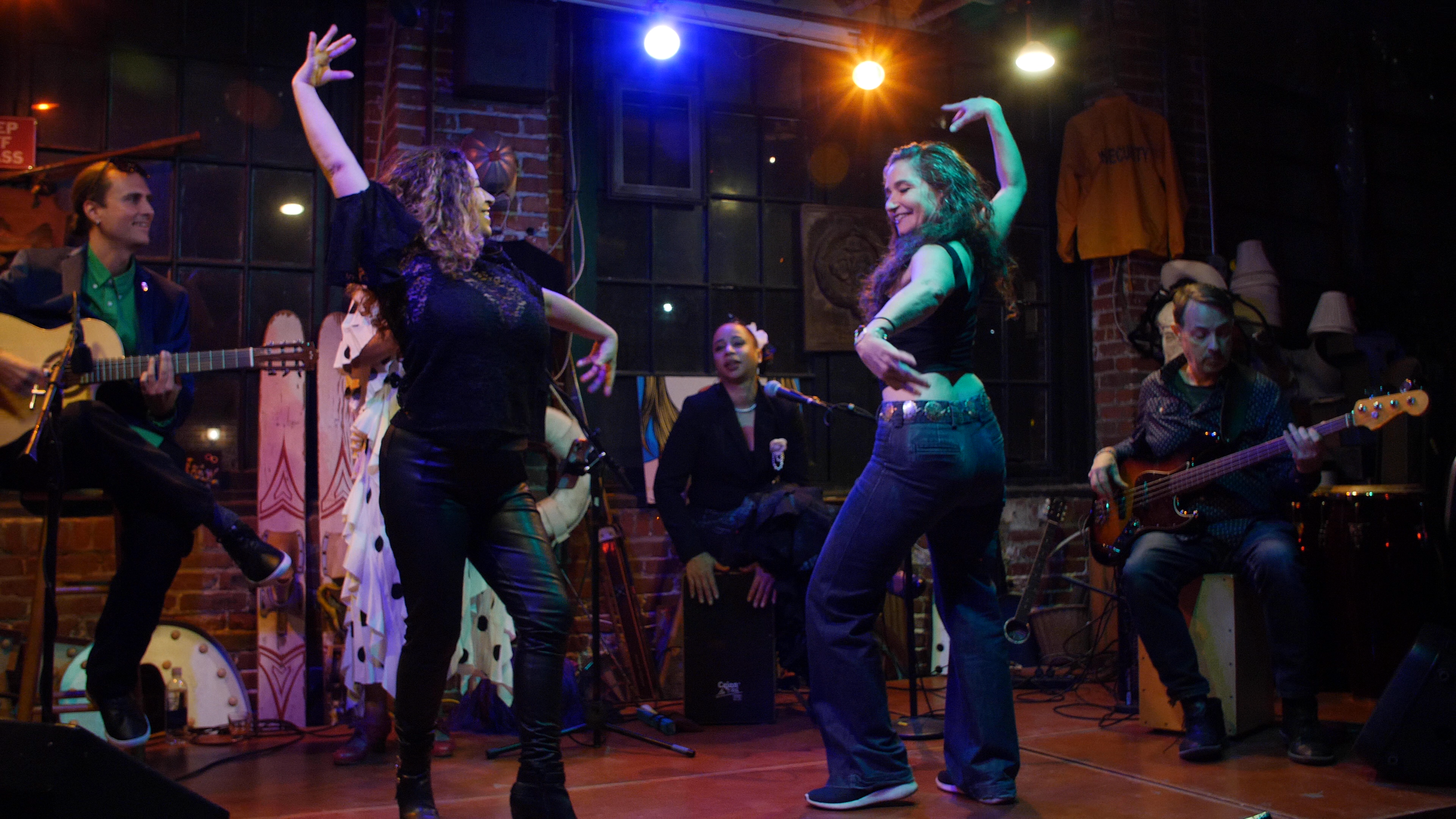 Alba Musik had the crowd mezmerized with their flamenco fusion. 