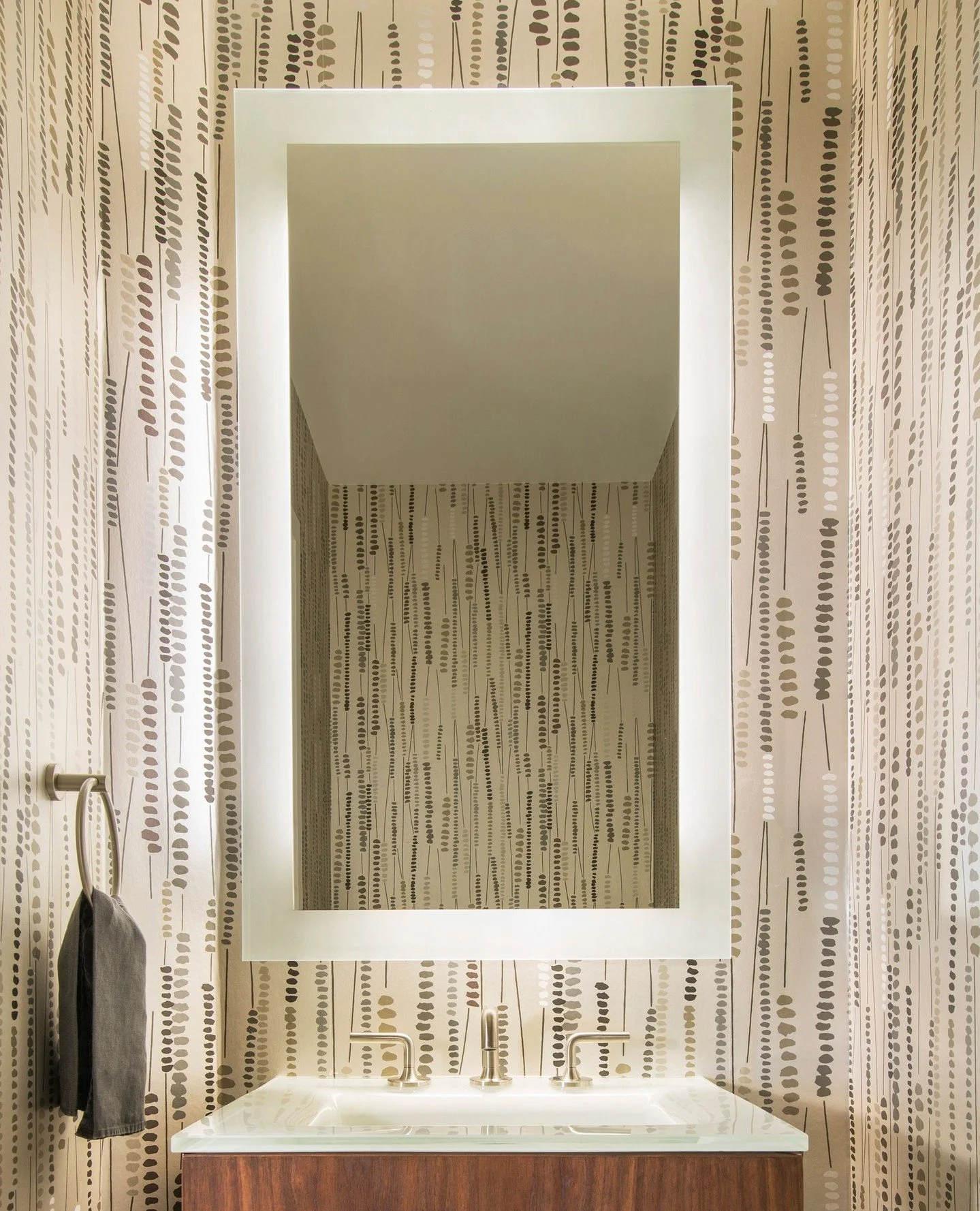 Never underestimate the power of the powder room. We love this high-impact moment that feels equal parts polished and unexpected. Proof that luxury interiors don&rsquo;t need a large footprint to make a lasting impression. #PowderRoomDesign #LuxuryIn