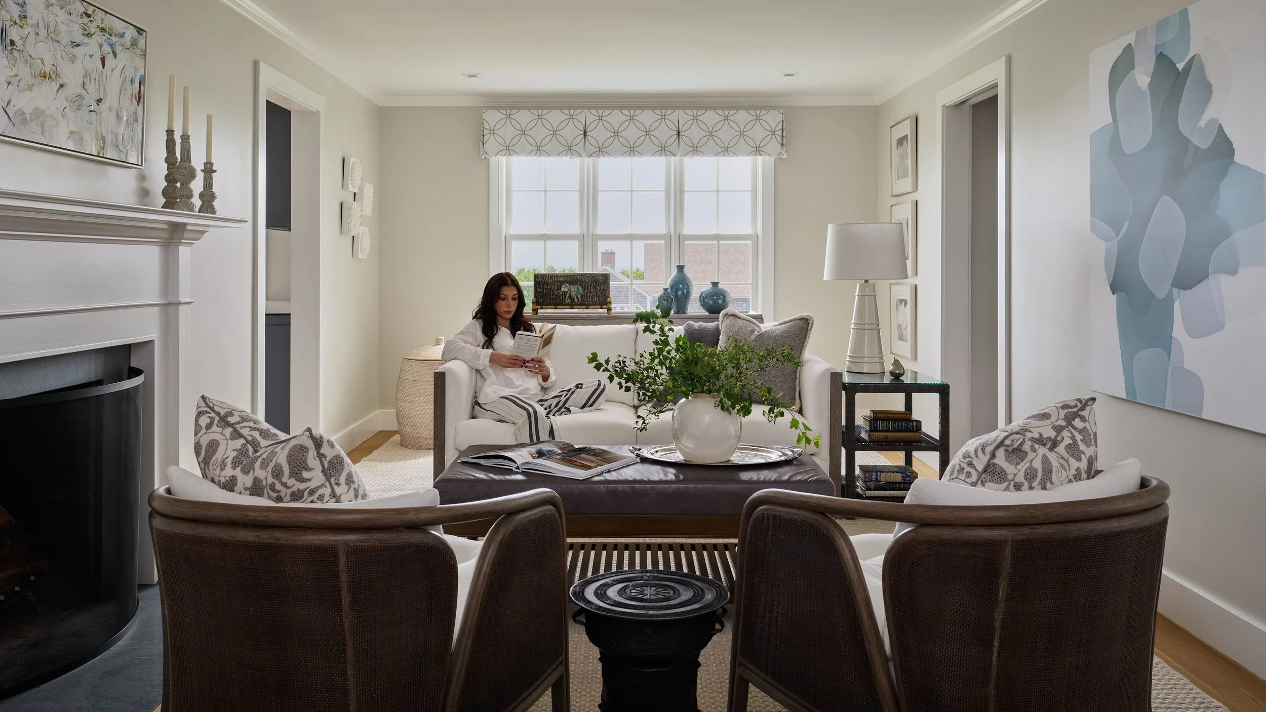 This is what design for real life feels like. Calm. Comfortable. Effortless. 

Sit back. Settle in. Read a book or take a nap. 

📸 by @kylejcaldwell
Styling by @ginaciotti_