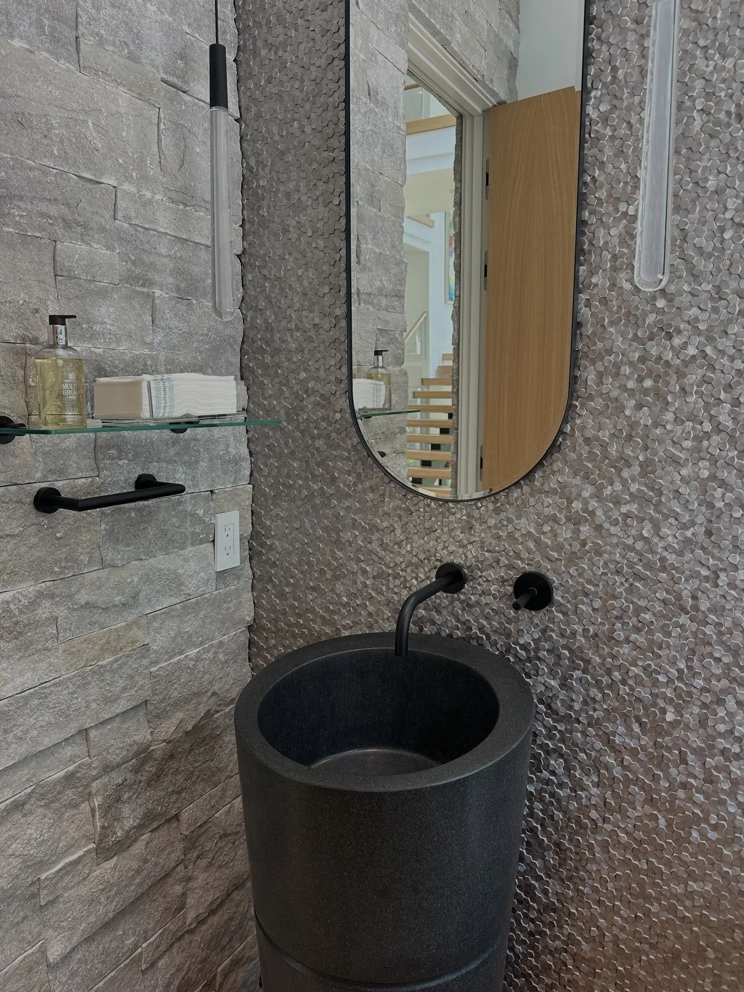 Texture bomb! This powder room has it all. 

Jagged stone walls, stainless steel mosaics, honed granite pedestal, matte black accessories. 

📸 by @rock_saltstudio team.