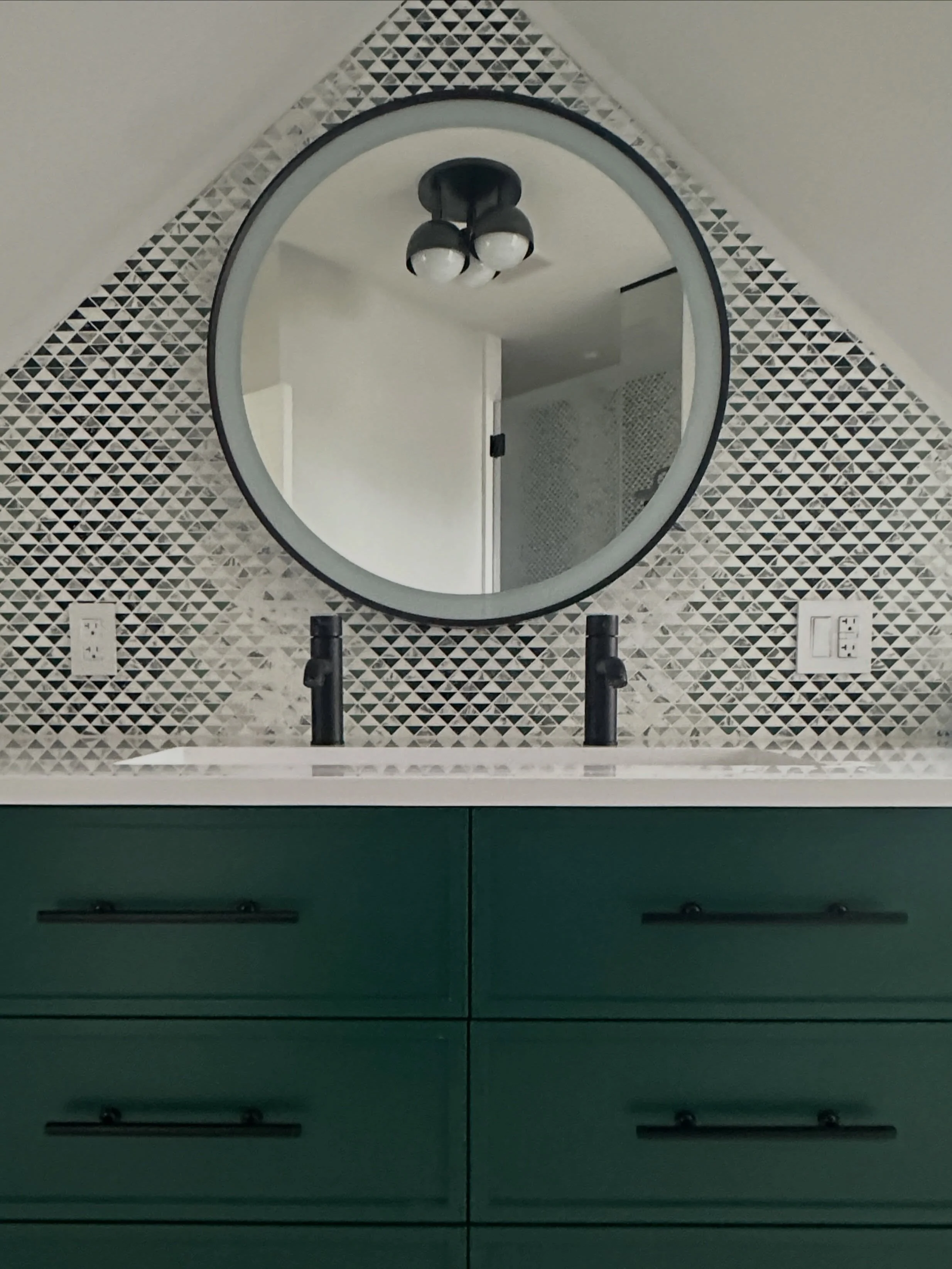 After and Before

When a kids&rsquo; bathroom gets a serious makeover. Buh-bye burgundy!

📸 by @rock_saltstudio team