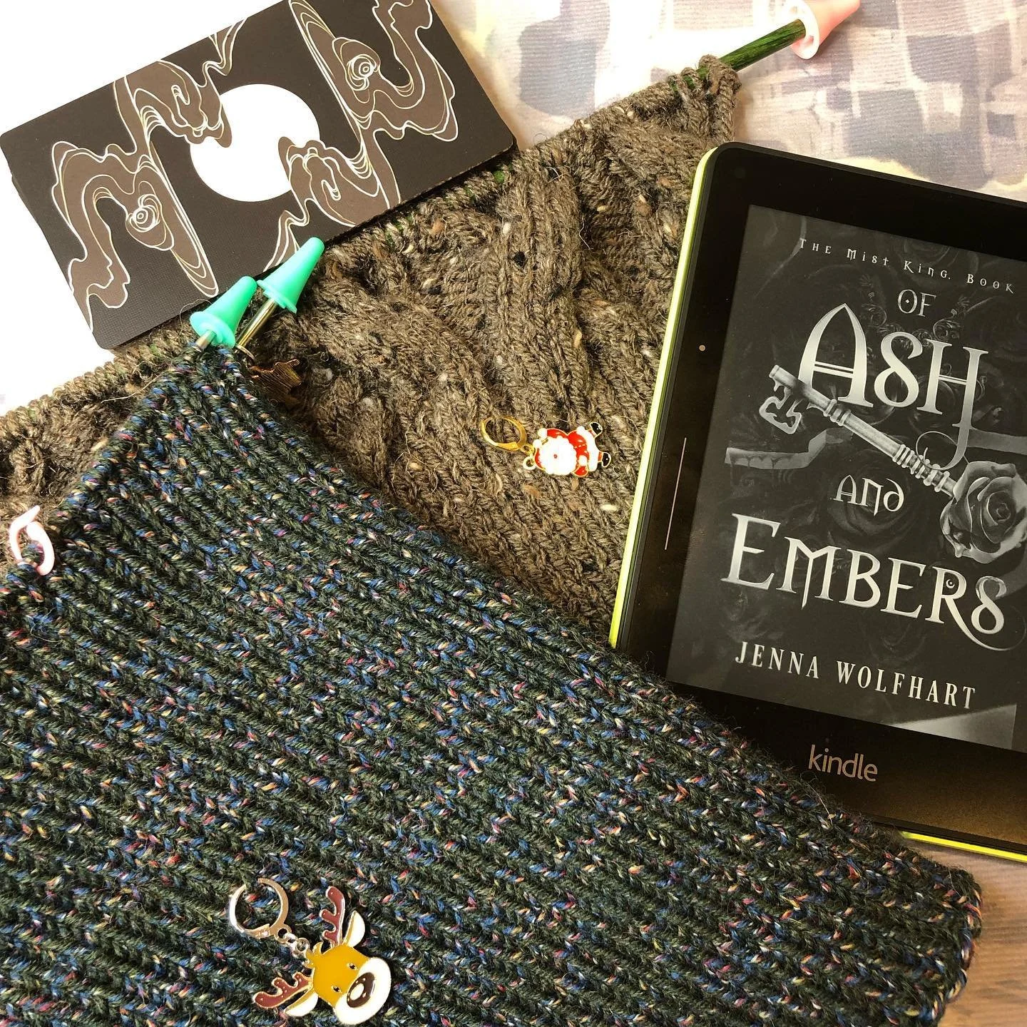𝓬𝓾𝓻𝓻𝓮𝓷𝓽𝓼

🧶 knitting wips:
&bull; @purlsoho classic ribbed hat
&bull; double cable hat from the complete photo guide to knitting

📚 book:
&bull; Of Ash and Embers by Jenna Wolfhart

🔮 tarot deck:
&bull; Yokai Yochi Tarot by @buboplague