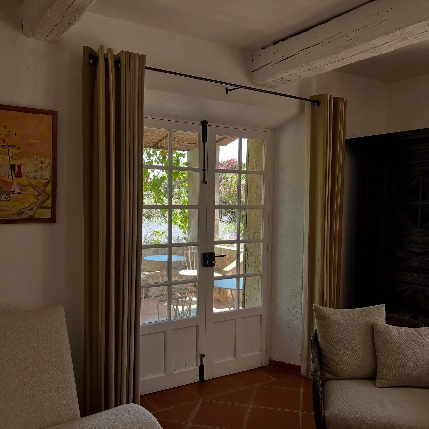 Who am I talking to?
New micro-article &ldquo;The dangerous business of mass produced intimacy&rdquo; live now