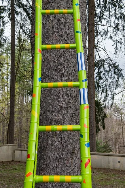  SIX LADDERS  detail 
Katonah Museum of Art Sculpture Garden 
Bamboo and alkyd enamel paint 
Ladders, 20' X 3'  
2013 
 