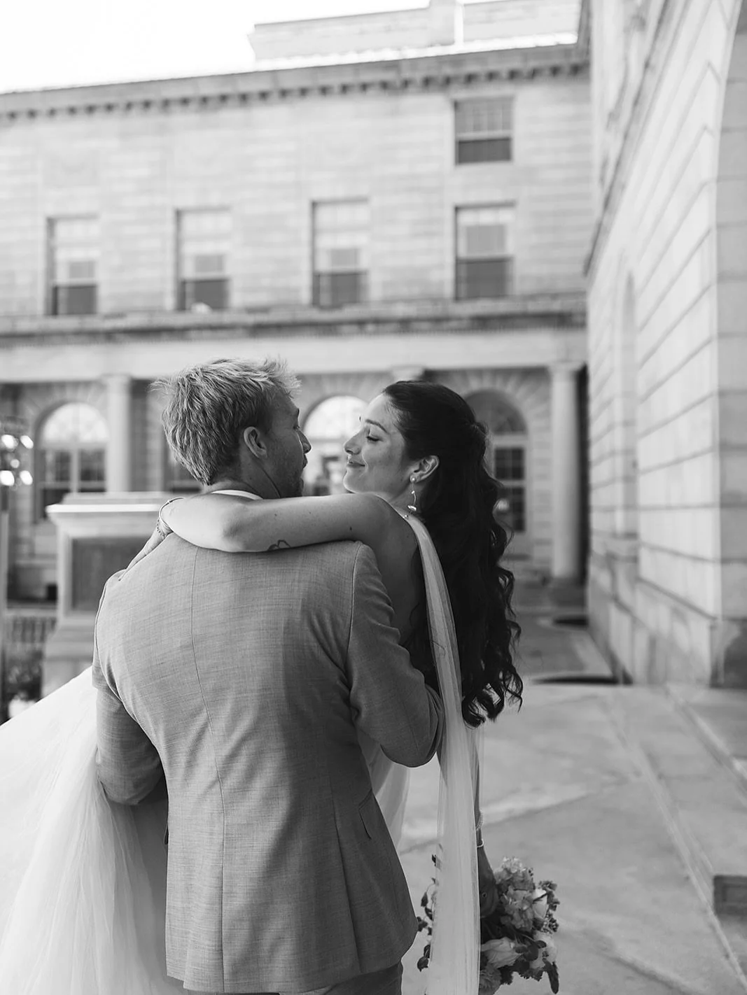 From Portland, with love 🤍

I&rsquo;m a sucker for a city wedding. Especially in a city that&rsquo;s shown me so much love in return. 

More plz!!

06/21/2025

Ceremony: Portland City Hall @cityportland 
Venue: @ballastevents 
Photography: @hannahic