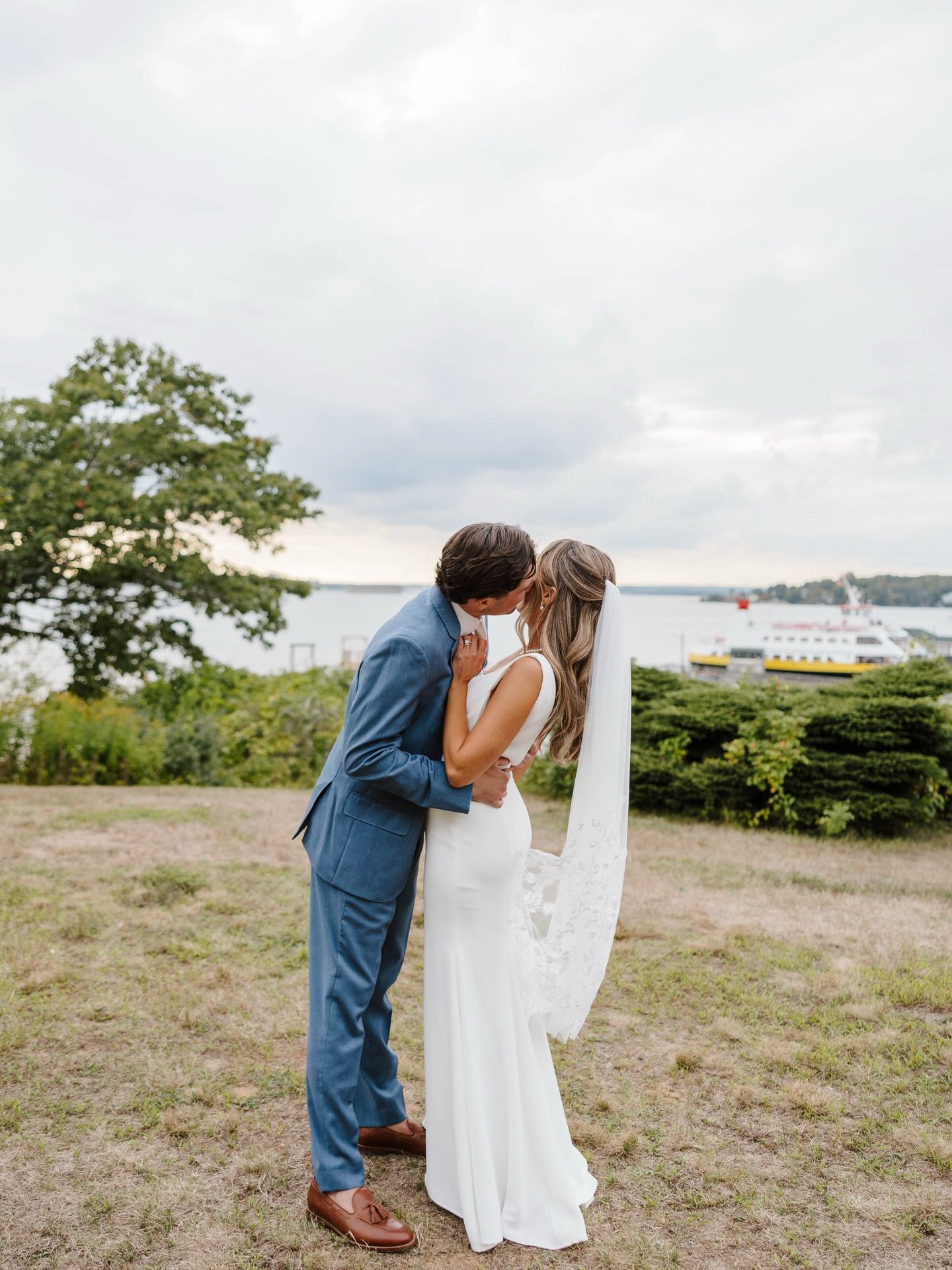 What&rsquo;s our all time favorite part of a wedding?
A unique ceremony, hands down. 

Stepping away from traditional norms and doing what feels most authentic creates some real magic. 

K &amp; G had a fairly large wedding party. By lining their ais