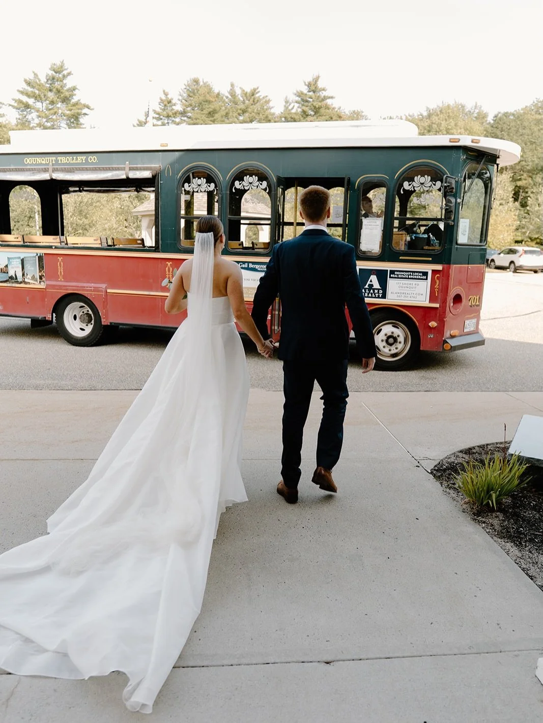 Ride or die ❤️&zwj;🔥

Let&rsquo;s talk about transportation!
One of the kindest things you can do for your guests is guarantee their safety. Providing trolleys or busses not only elevates their experience, but adds a level of ease to the day you did
