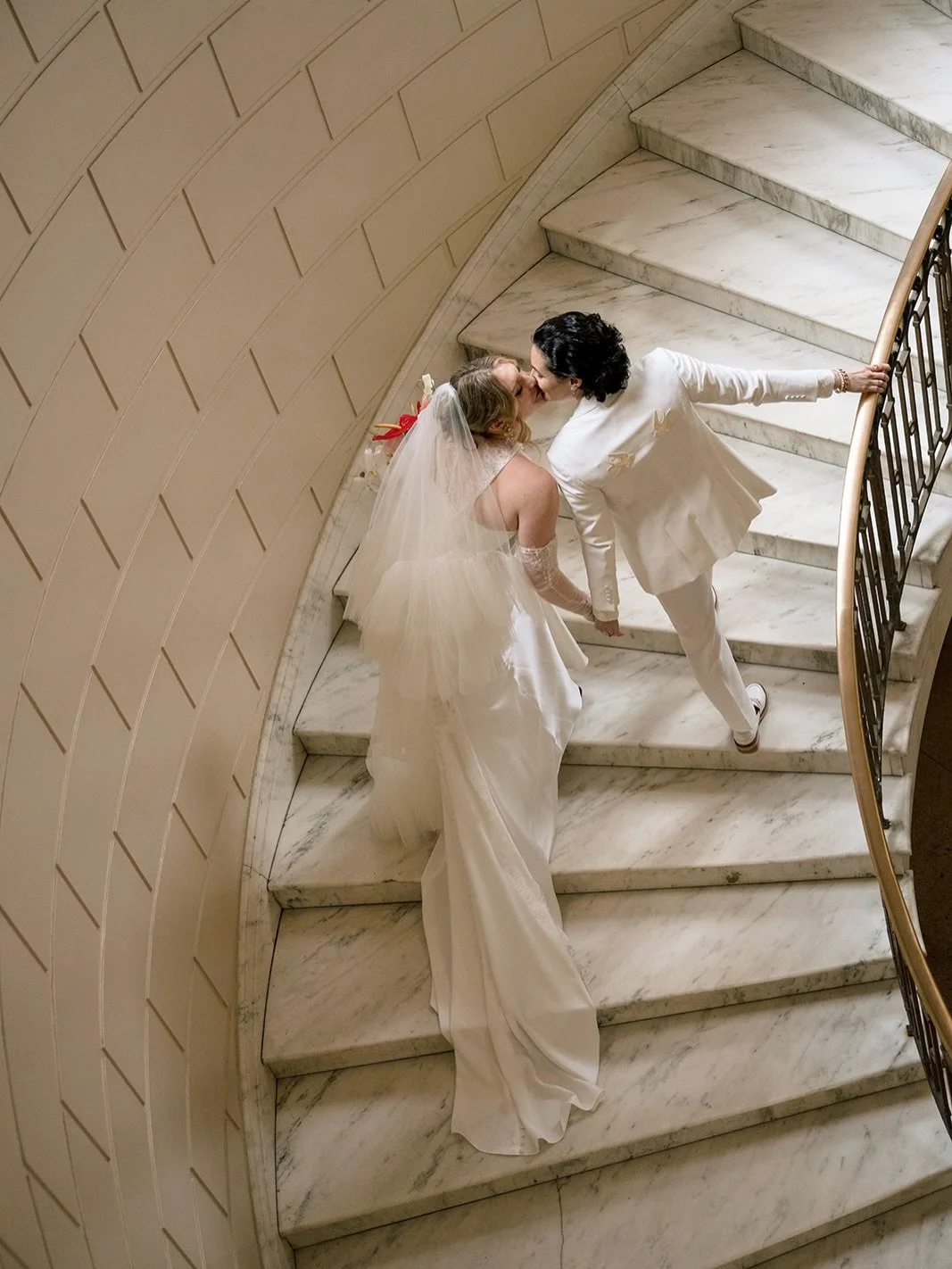 July in Portland ❤️&zwj;🔥

Bold colors, rich textures, funky florals, killer playlists- sign me up!!
I love this job and this city so much. (And literally every photo from this gallery)

Venue: @oxbowliveme 
Photography: @sammnappi 
Videography: @ma