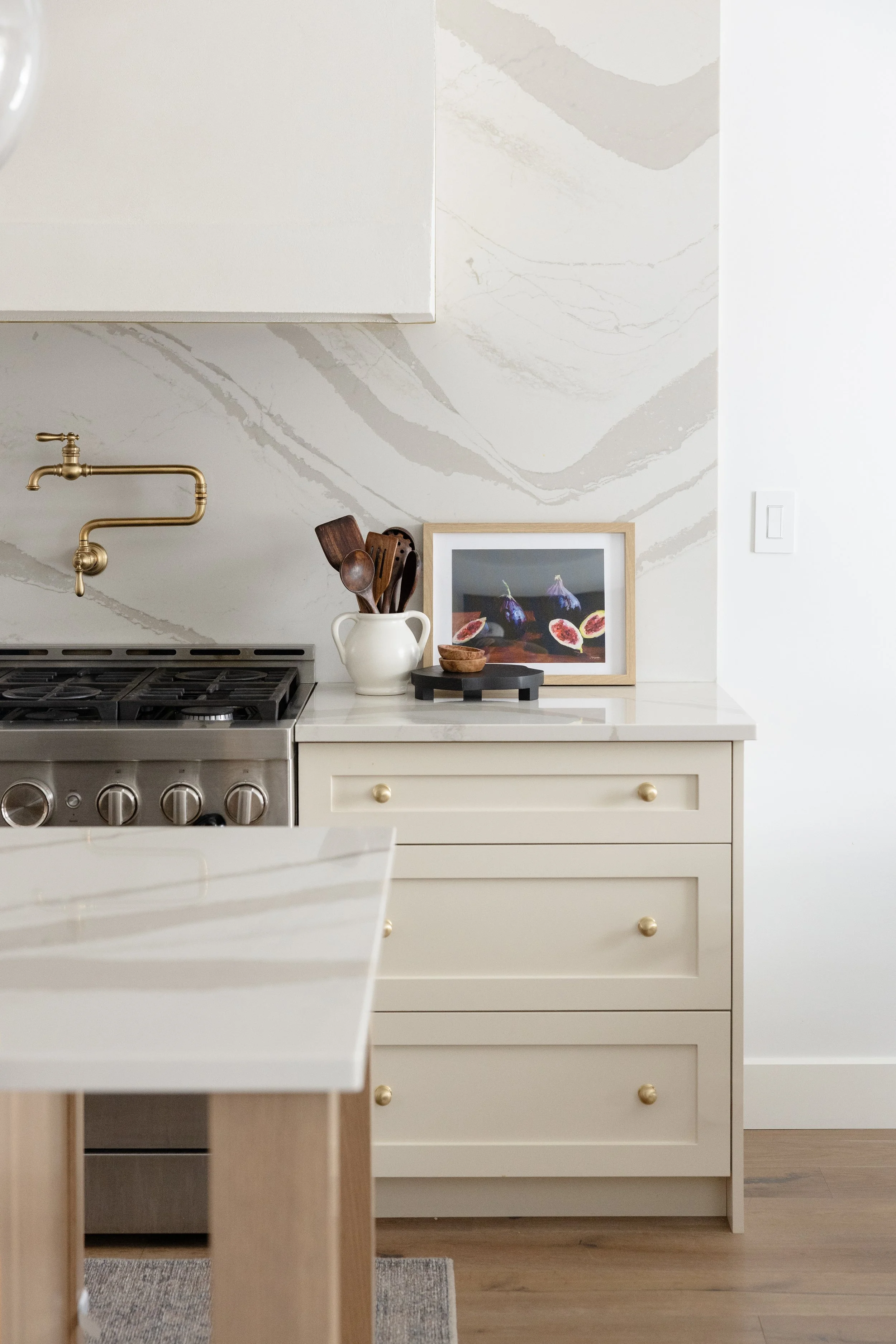 Project Little &amp; Light Styling Countertop in Kitchen