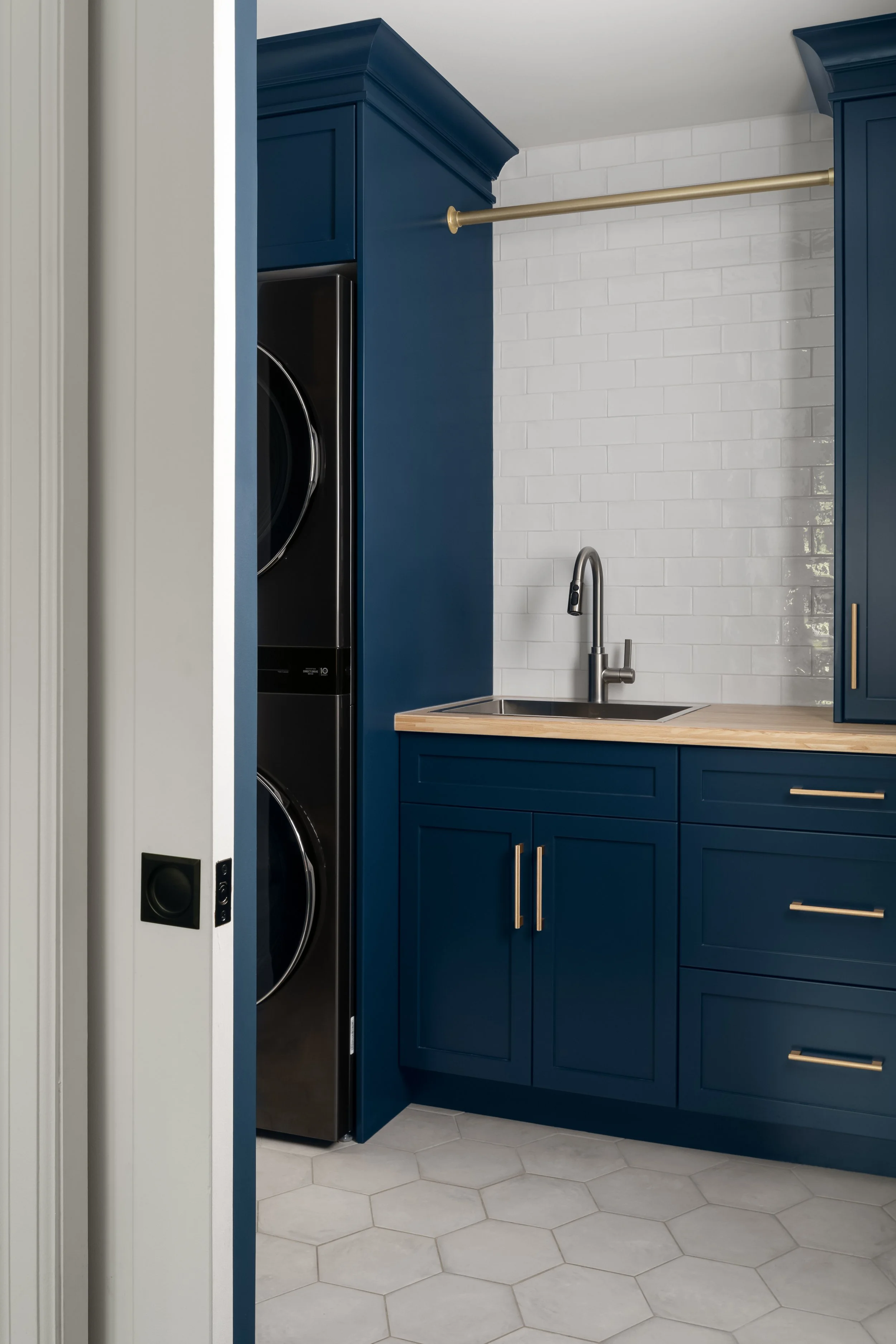 Navy Laundry Room Design, Ancaster, ON.jpg