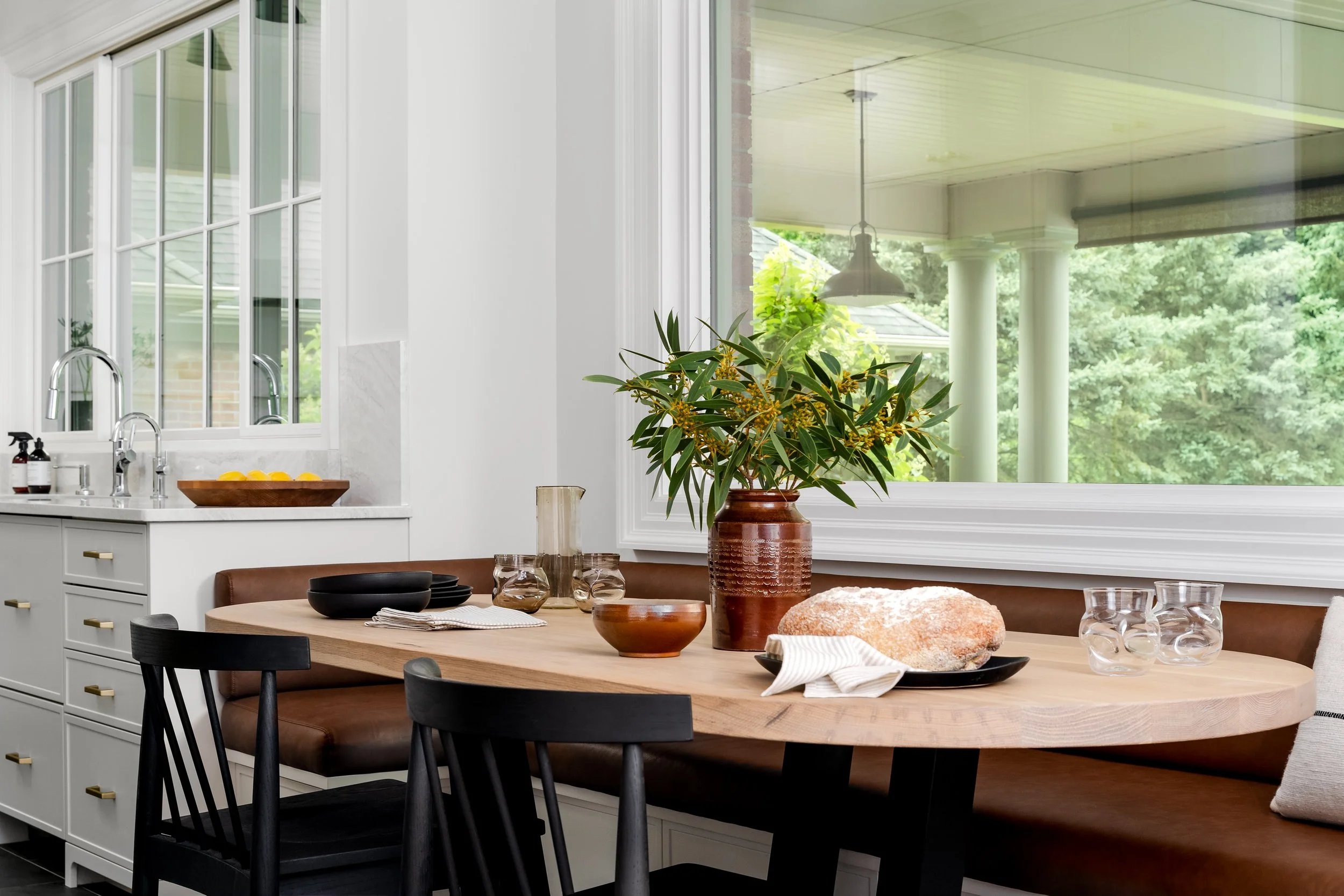 Banquette Design Custom cabinetry upholstered leather seat, Kitchener, ON.jpg